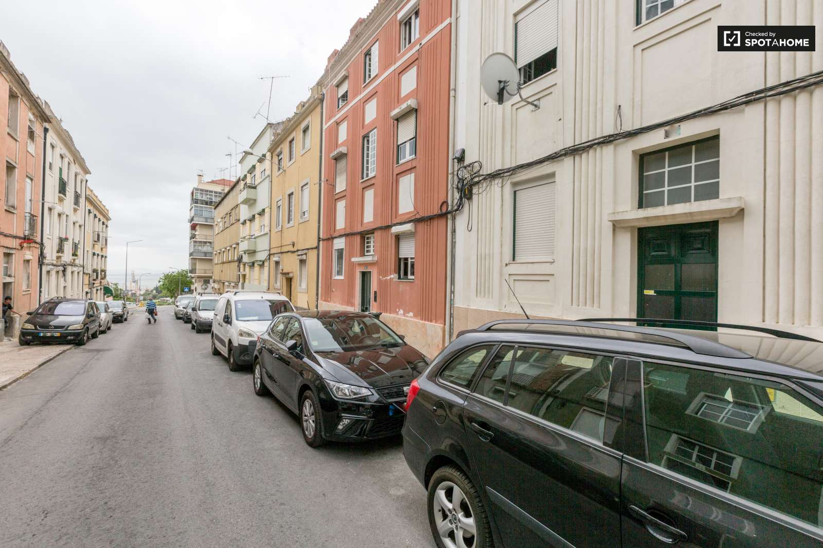 Cozy 1-bedroom apartment for rent near Metro in Olaias