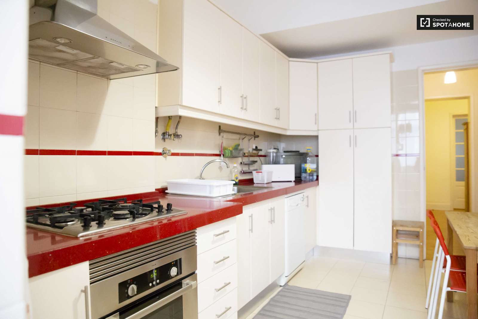 Double bed in Rooms for rent in sunny 3-bedroom apartment in São Domingos de Benfica