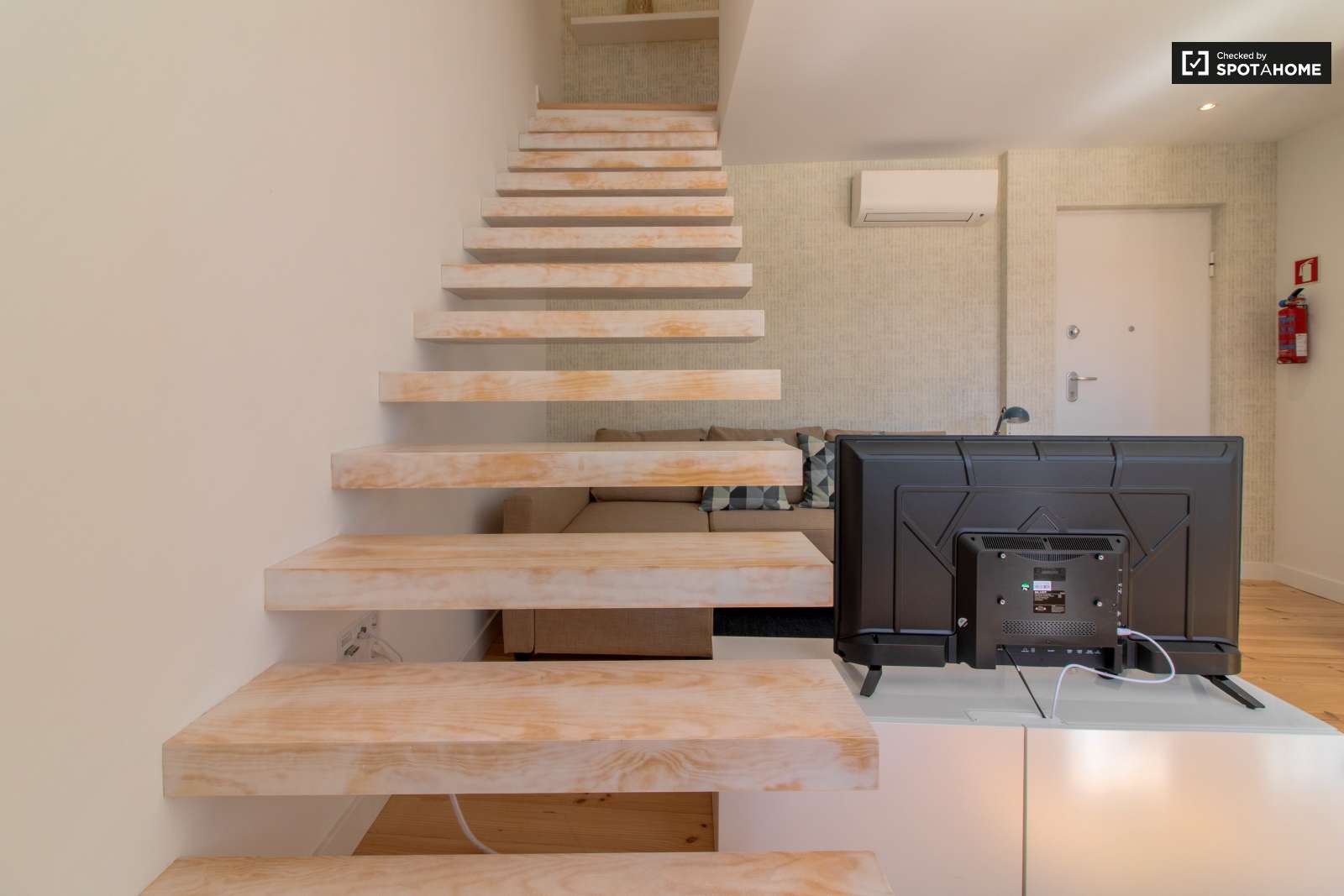 Charming 1-bedroom apartment with AC for rent in central Belém