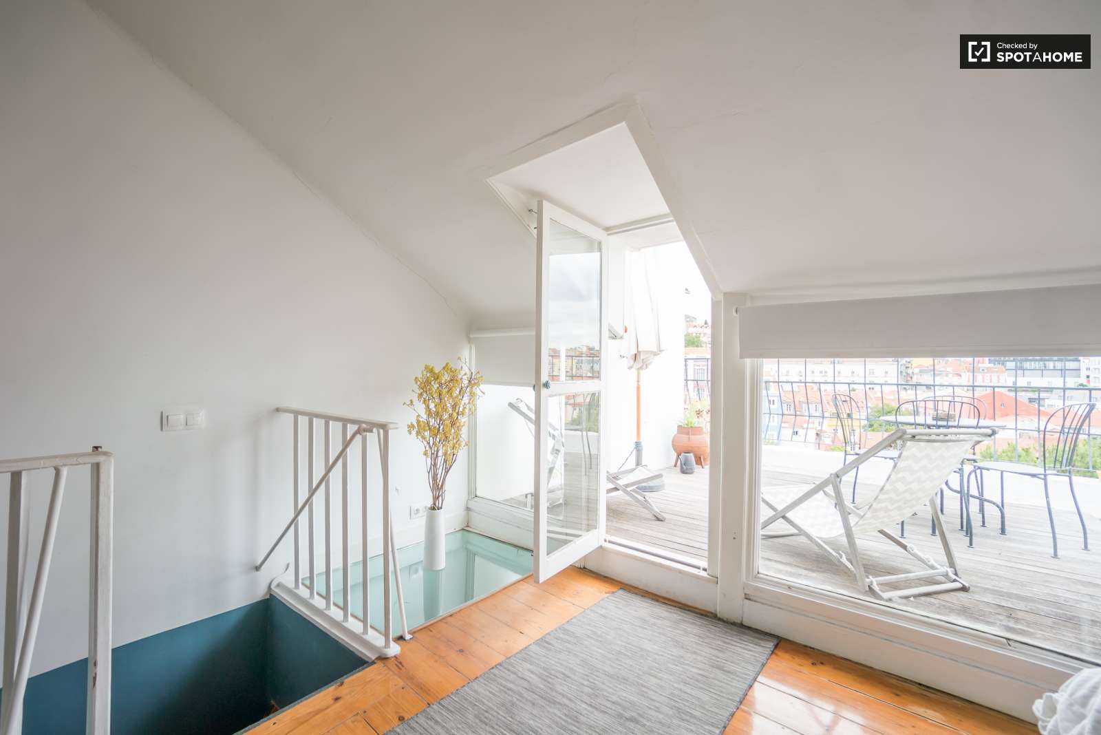 Beautiful 1-bedroom duplex apartment with terrace for rent in Santos