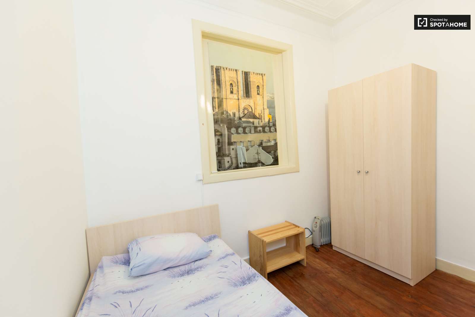 Single Bed in Furnished rooms for rent in 7-bedroom apartment in Avenidas Nova