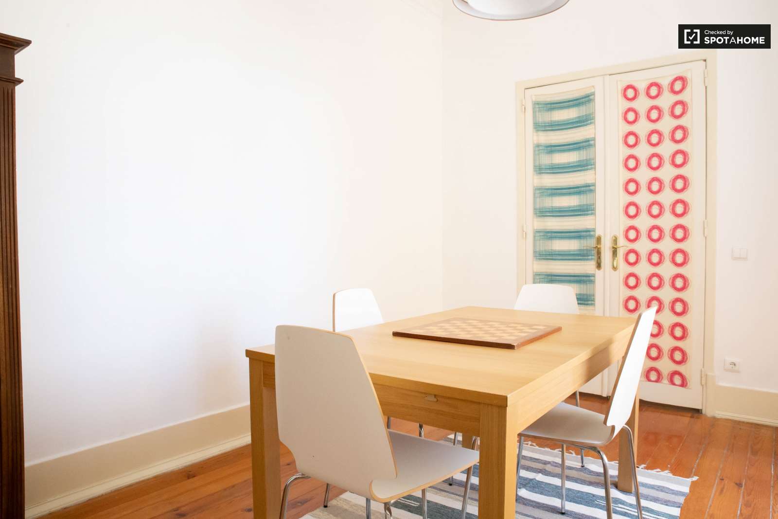 Renovated 3-bedroom apartment for rent in Graça e São Vicente