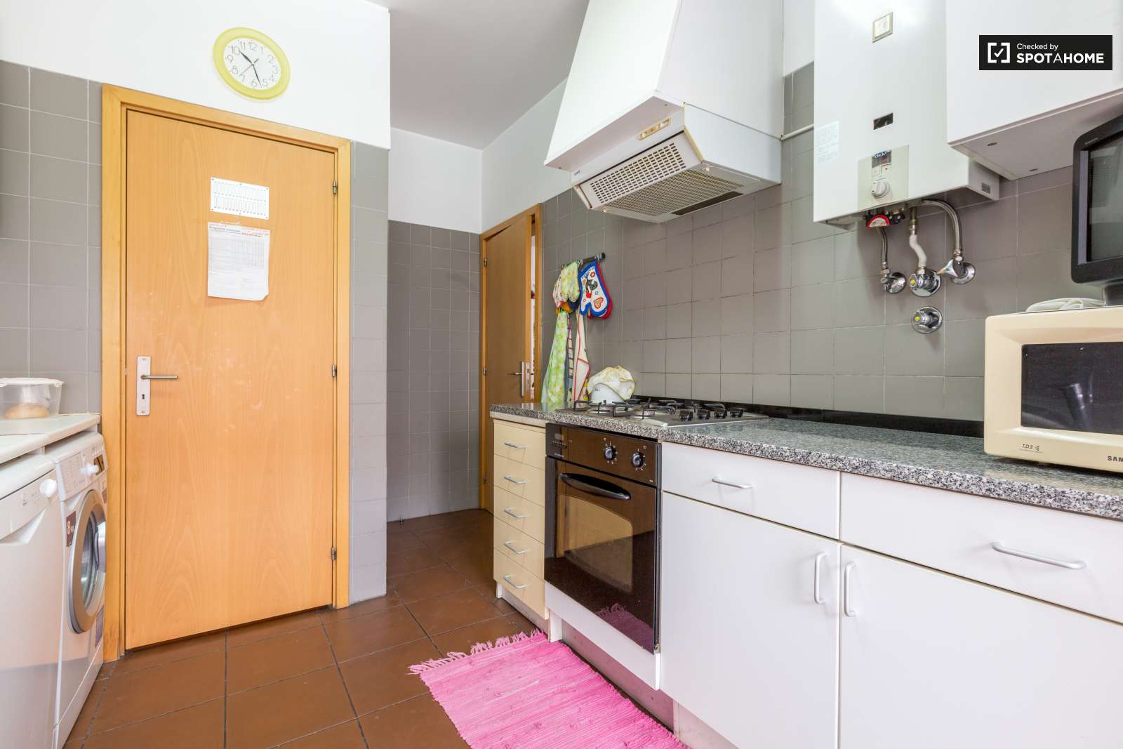 Twin Beds in Rooms for rent in 3-bedroom apartment in Lumiar