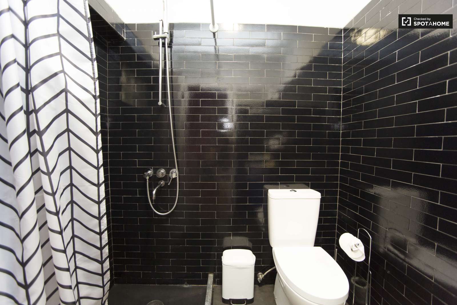 Minimalist 1-bedroom apartment for rent close to the botanical garden in Ajuda