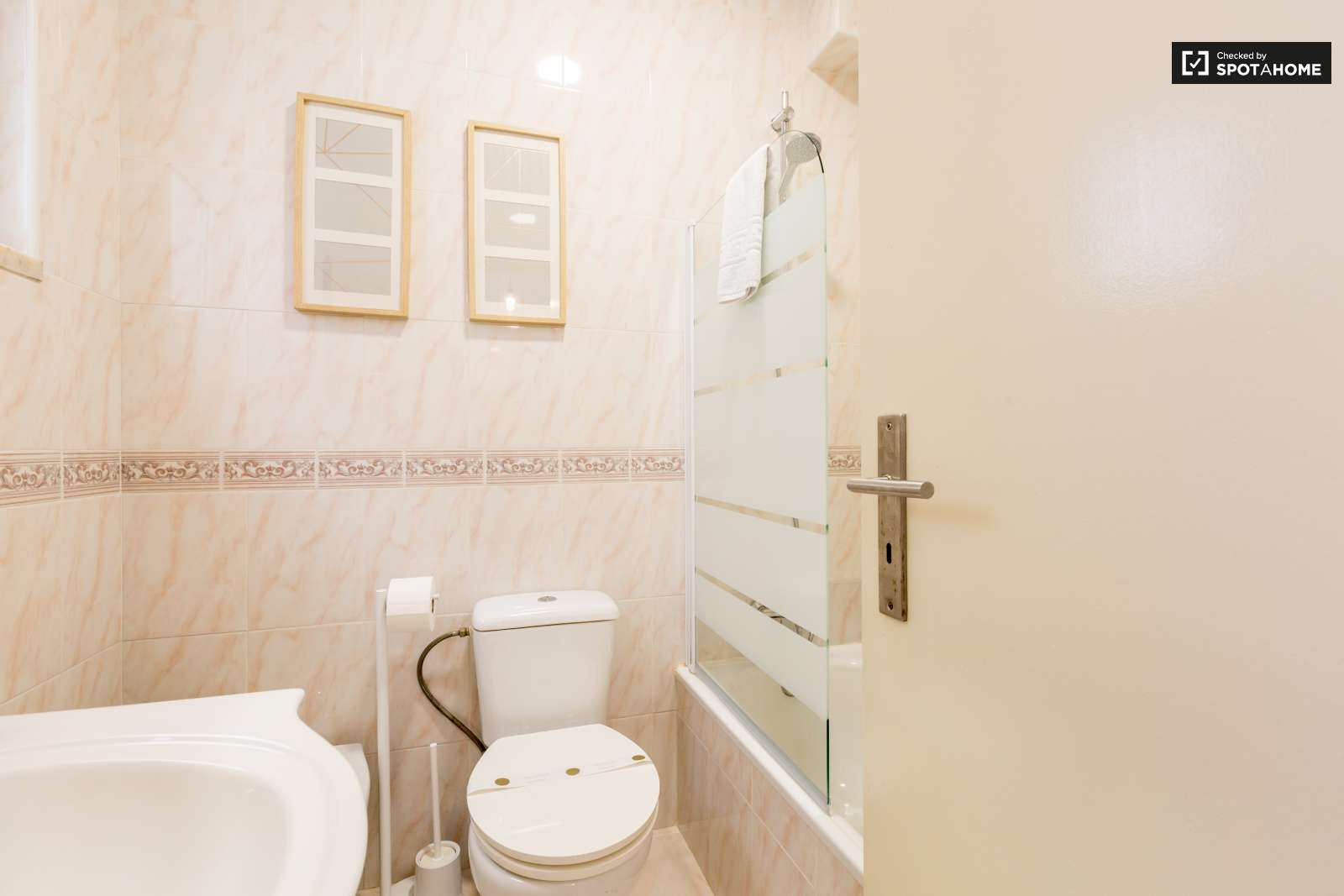 Spacious 2-bedroom apartment for rent in Beato