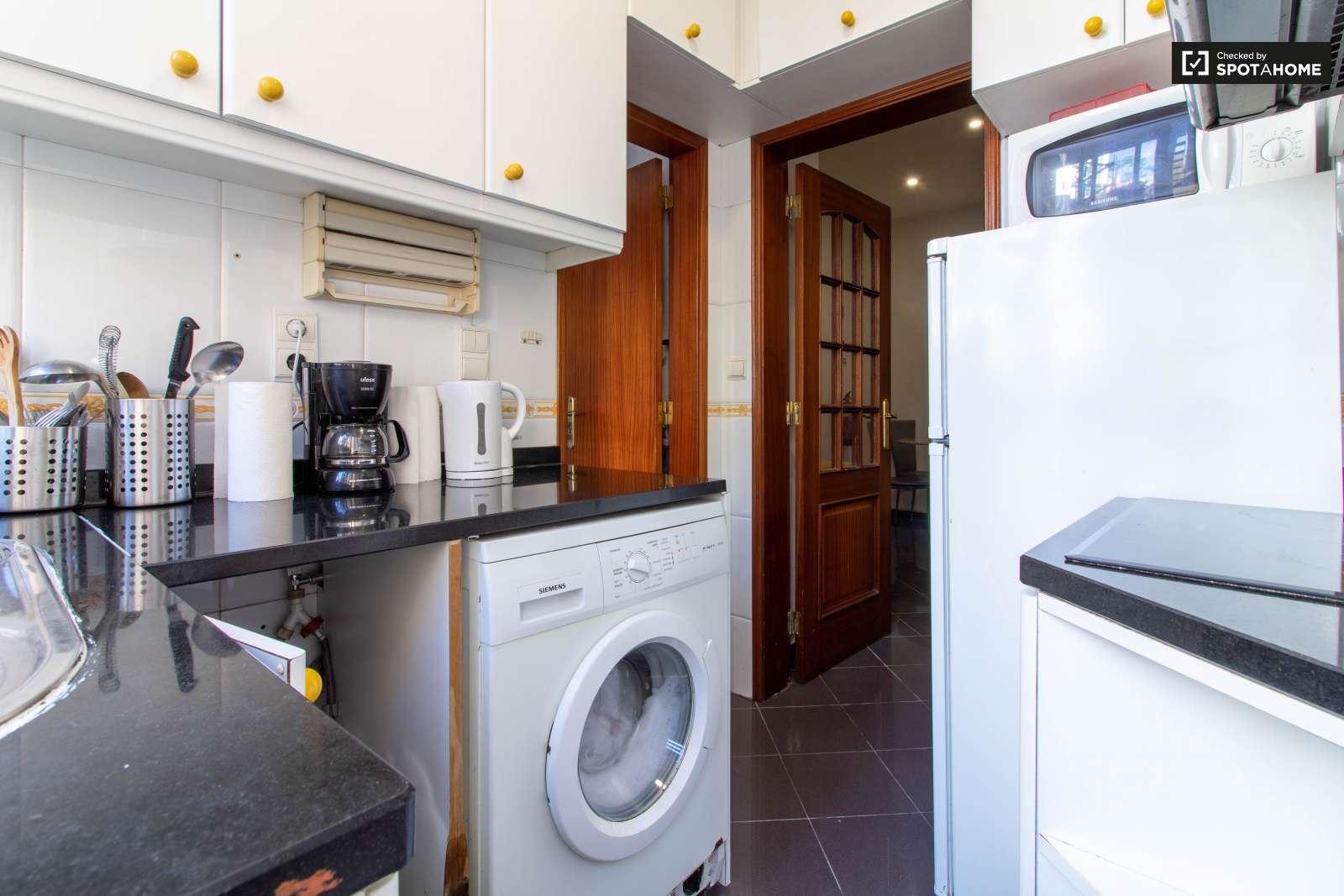 Spacious 2-bedroom apartment for rent in Arroios