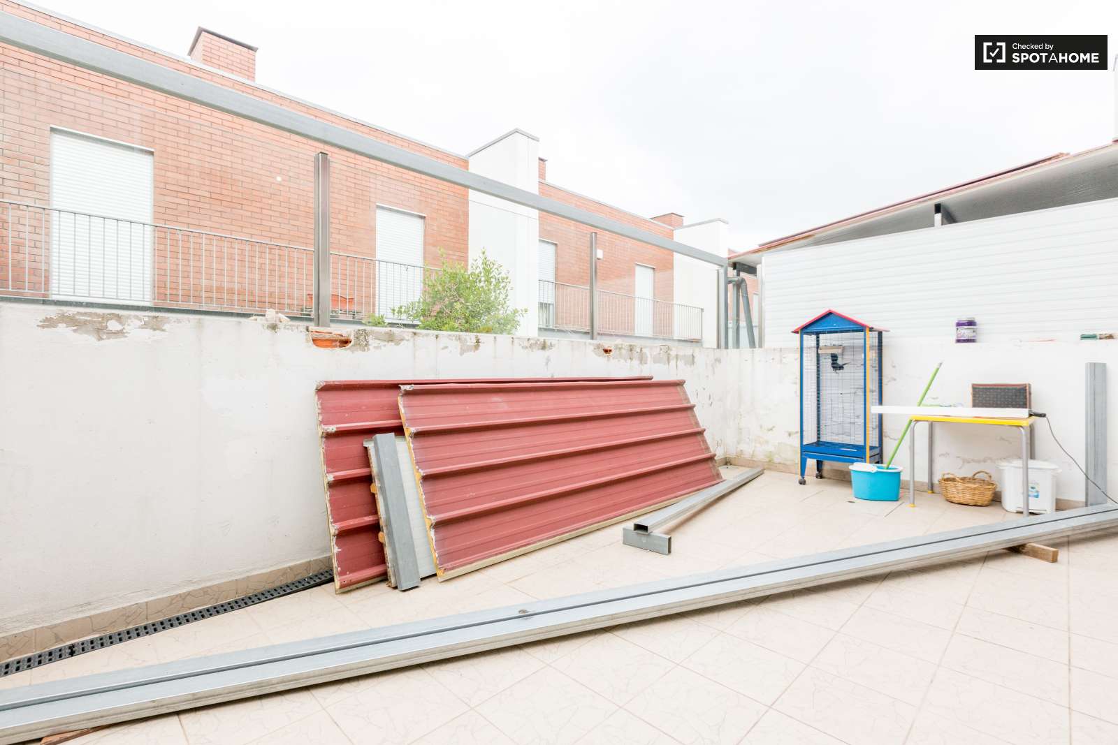 Twin Beds in Rooms for rent in 3-bedroom apartment in Lumiar