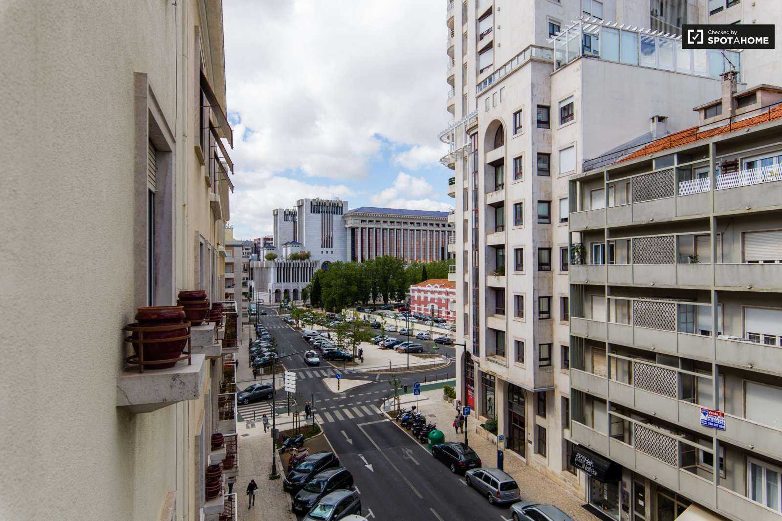 Apartamento com 2 quartos perto de Santa Apolónia