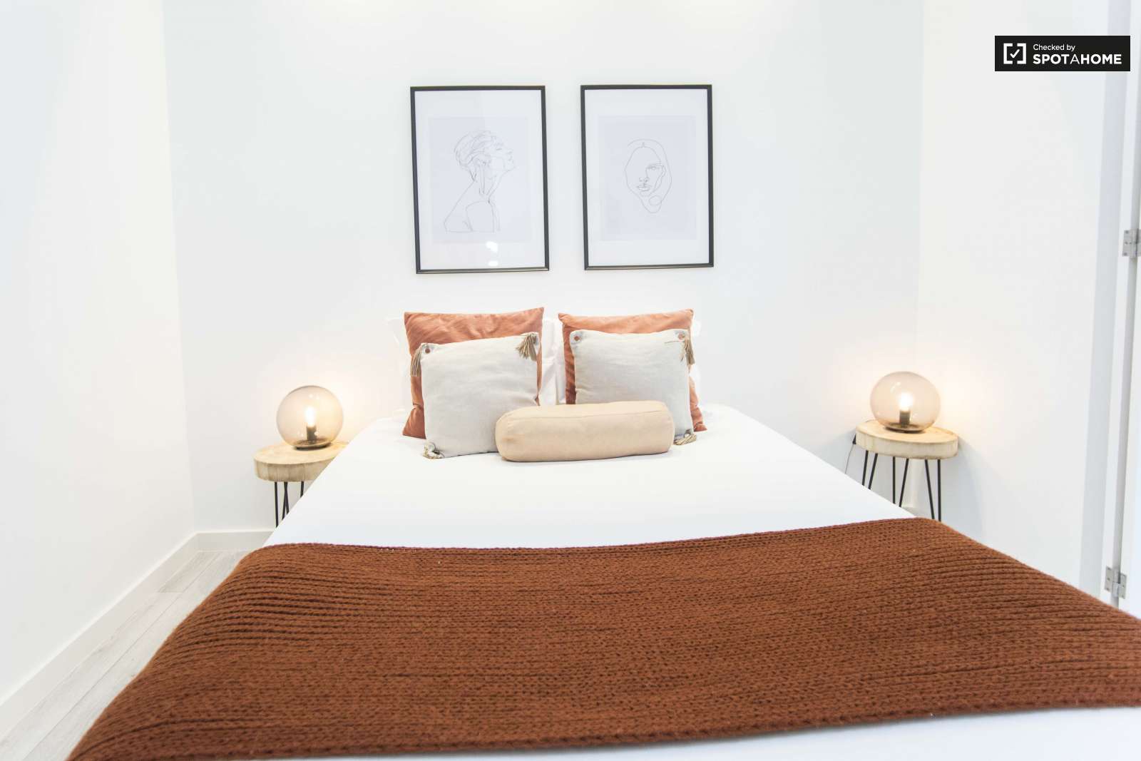 Chic 3-bedroom apartment for rent close to Feira da Ladra in Penha de França