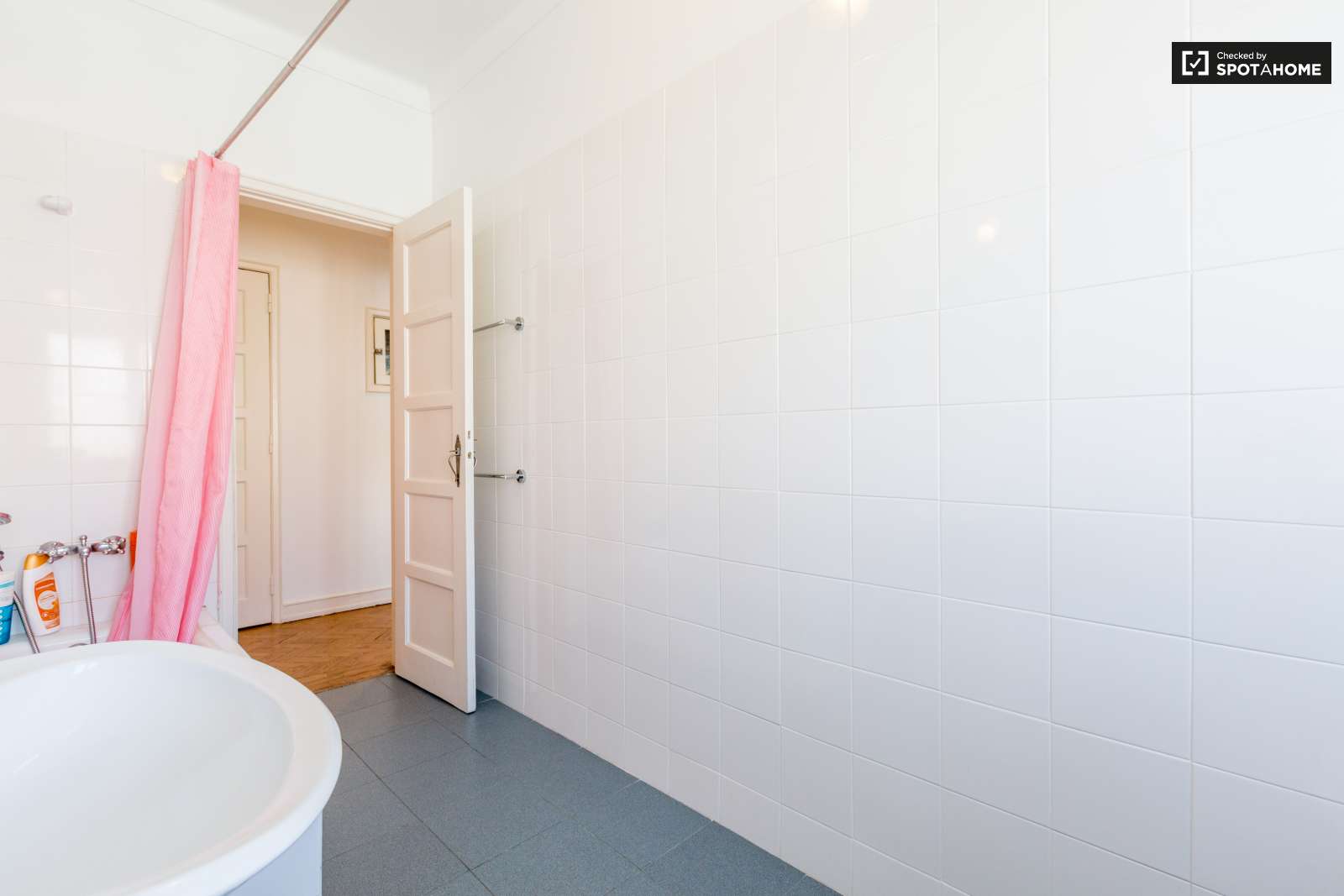 Quarto em apartamento zona nobre cidade Lisboa a 3 minutos do Instituto Superior Técnico