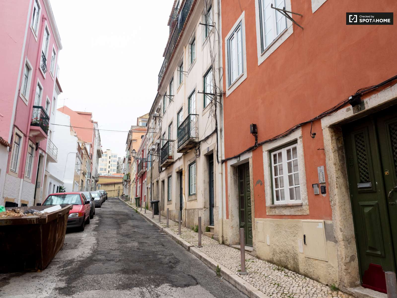 Chic 2-bedroom apartment for rent in Estrela