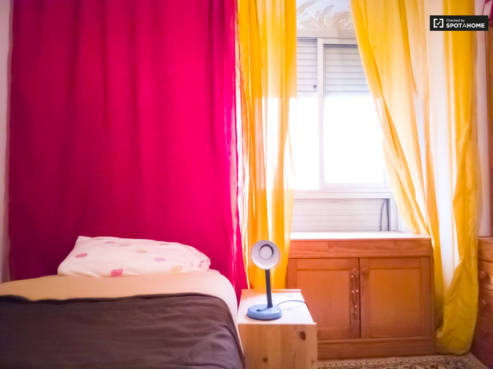 Single Bed in Rooms for rent in 3-bedroom apartment in Arroios