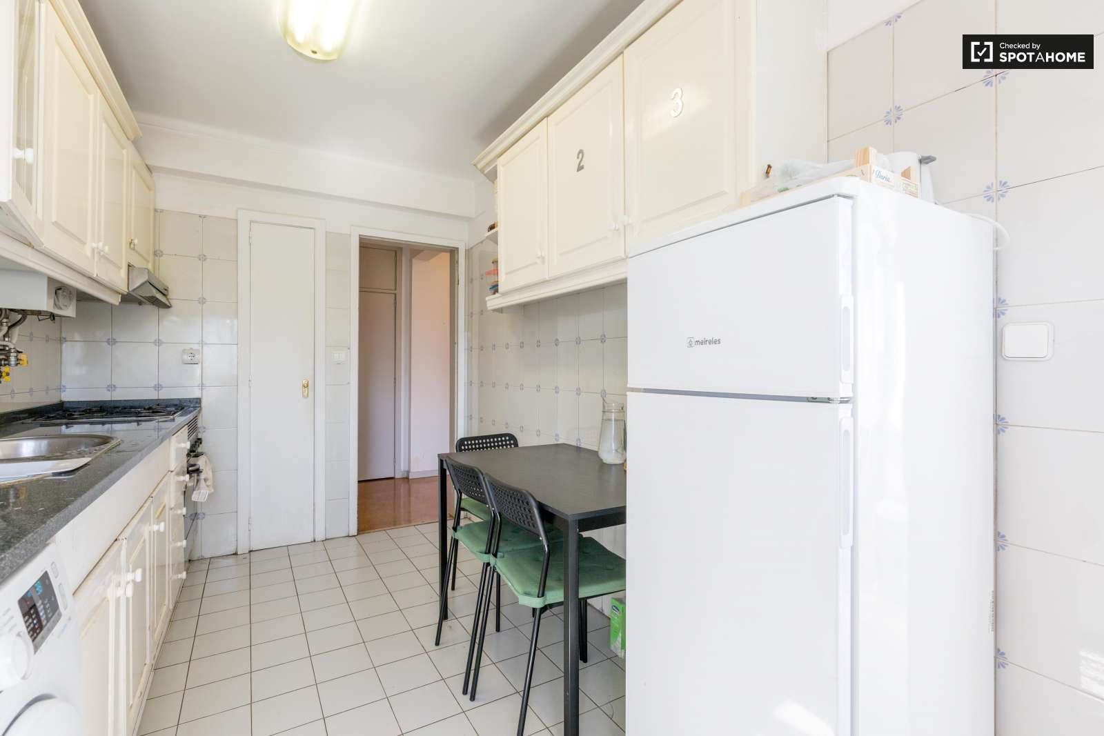 Single Bed in Rooms and beds to rent in 4-bedroom apartment near Bela Vista Park in Marvila