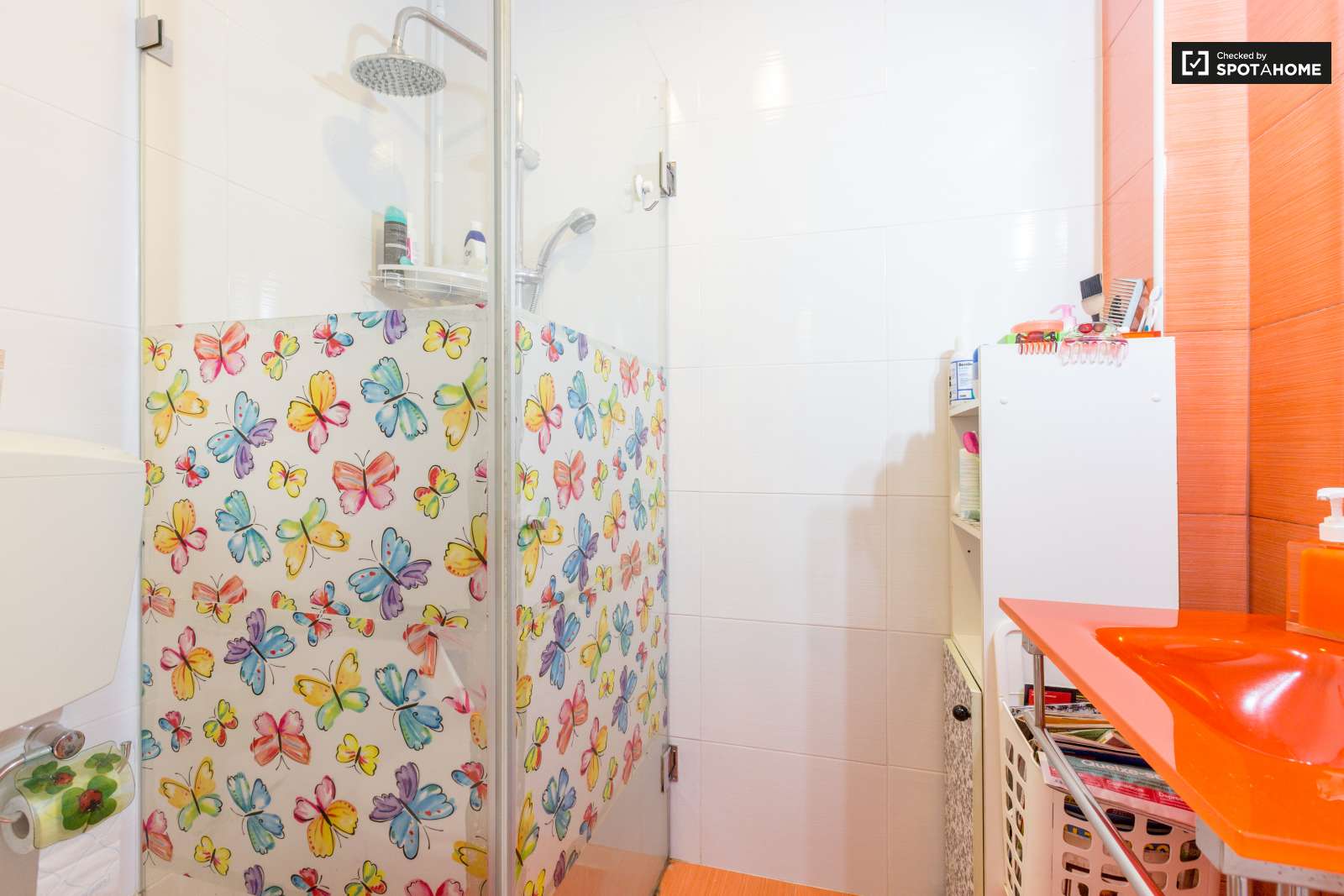 Double bed in Charming rooms for rent in lovely 3-bedroom flatshare in Beato