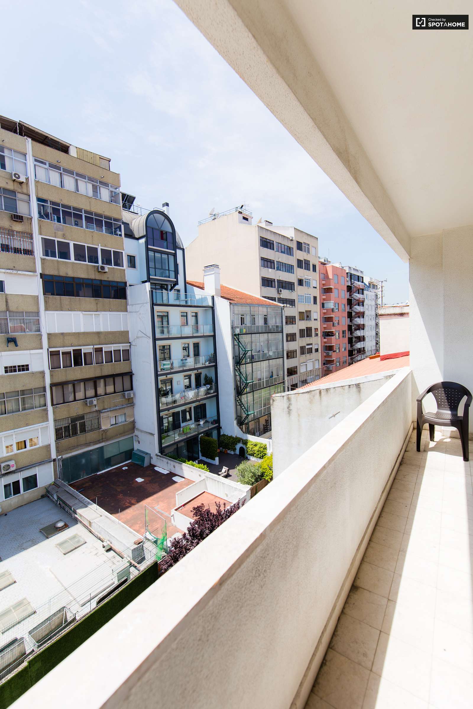 Single Bed in Furnished rooms for rent in super cool shared students residence in Avenidas Nova