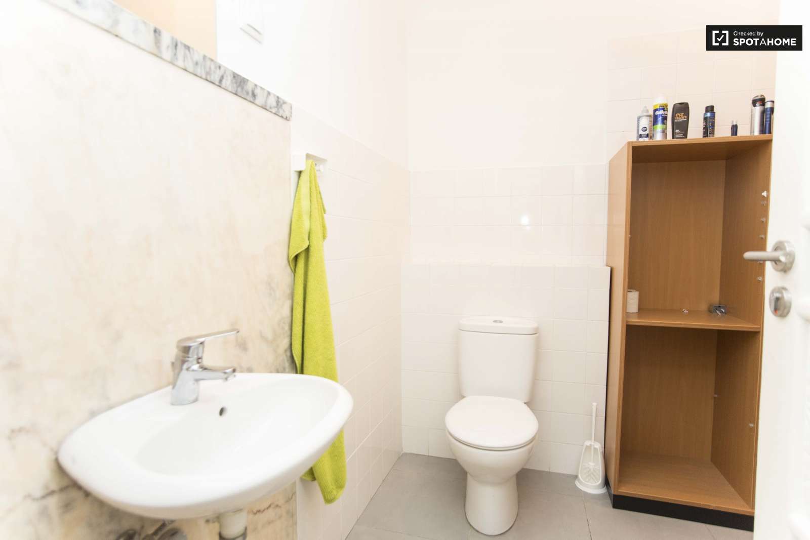 double room next LARANJEIRO METRO, ALMADA, LISBON