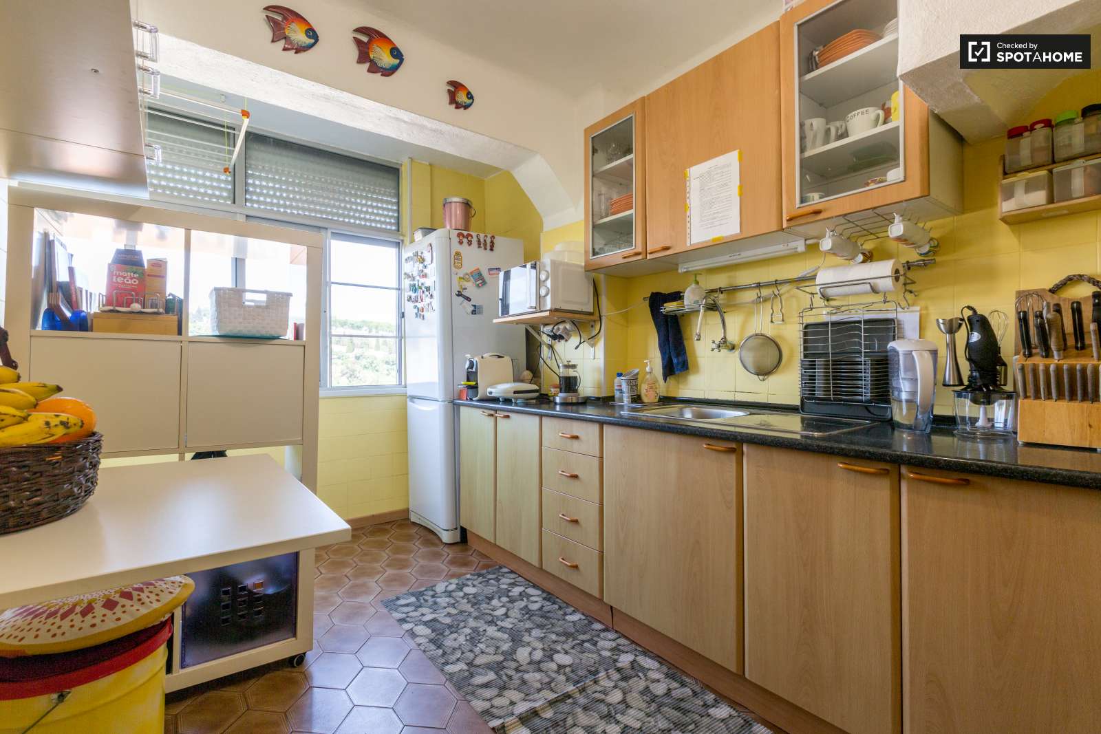 Double bed in Charming rooms for rent in lovely 3-bedroom flatshare in Beato