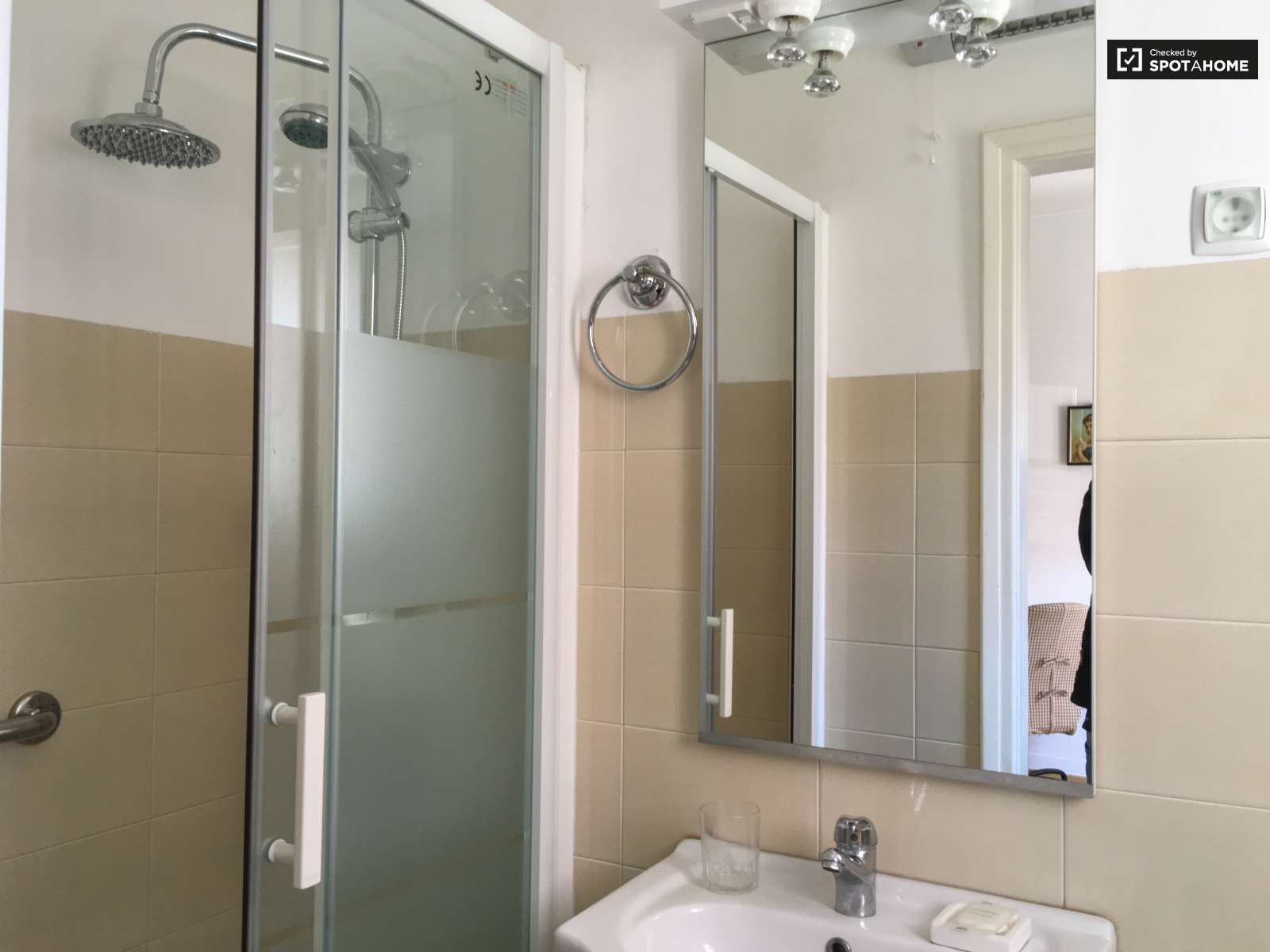 Spacious 3-bedroom apartment for rent in Areeiro