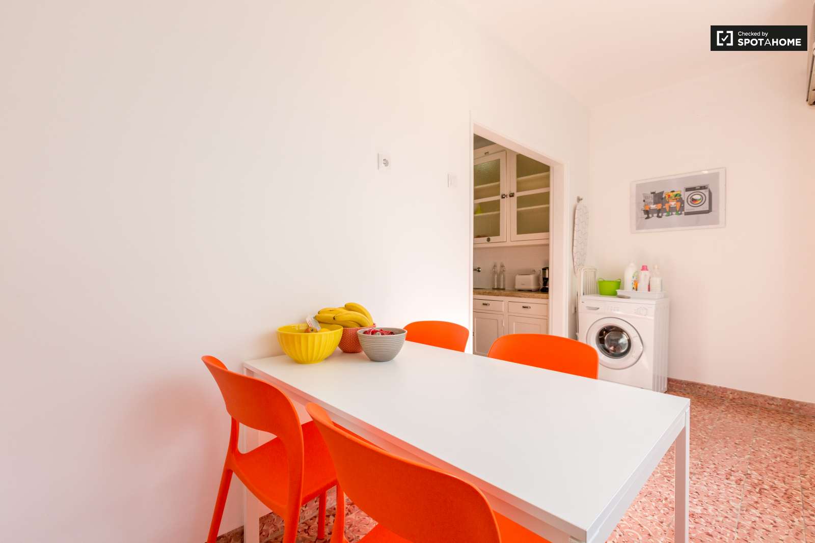 ROOM NEXT TO THE BEACH, CAPARICA, LISBON