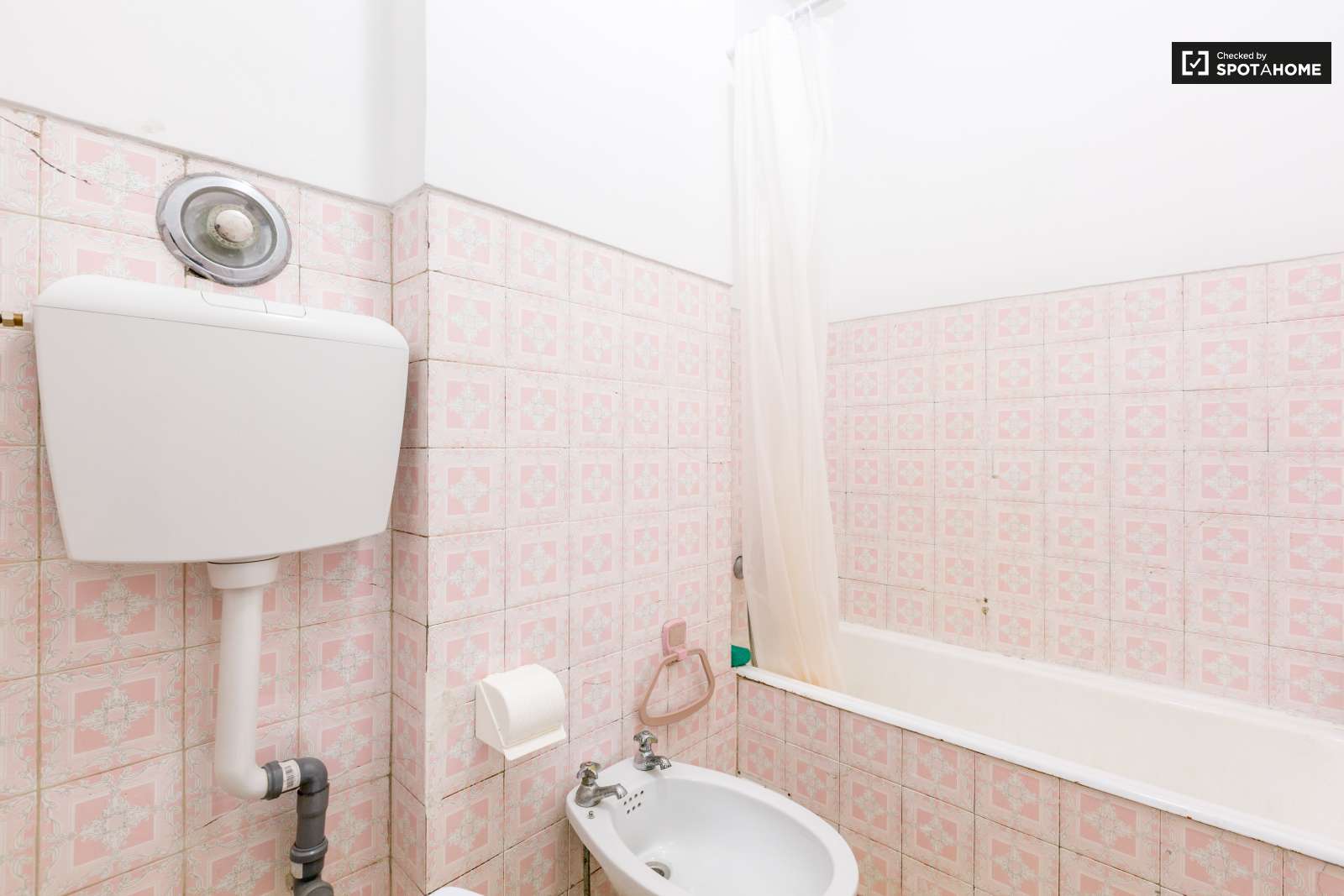 Large and Sunny Room For Rent In Belém Near Center of Lisbon