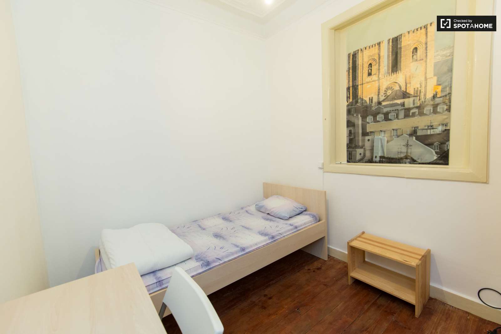 Single Bed in Furnished rooms for rent in 7-bedroom apartment in Avenidas Nova