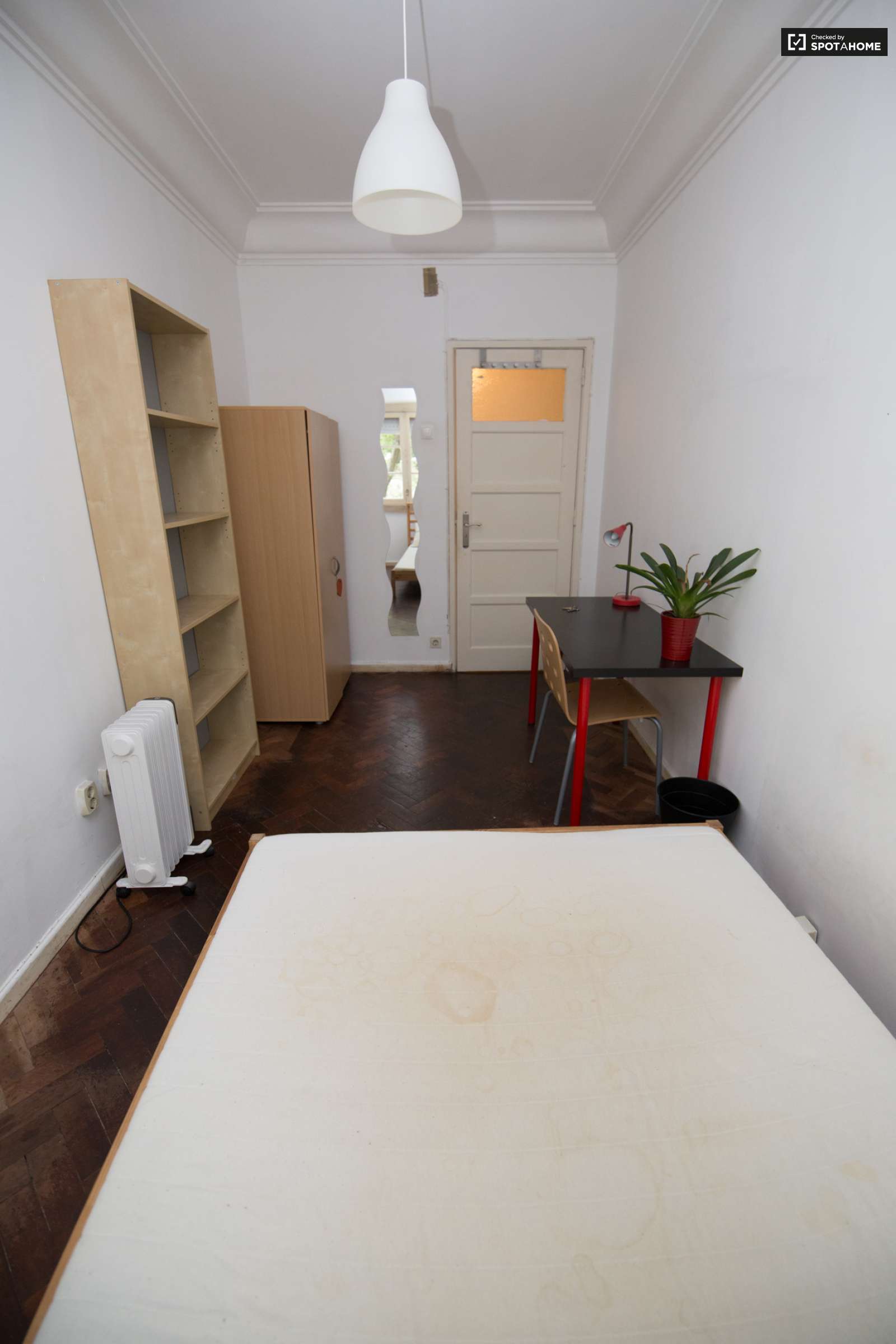 Room for rent in the center of Lisbon with a friend