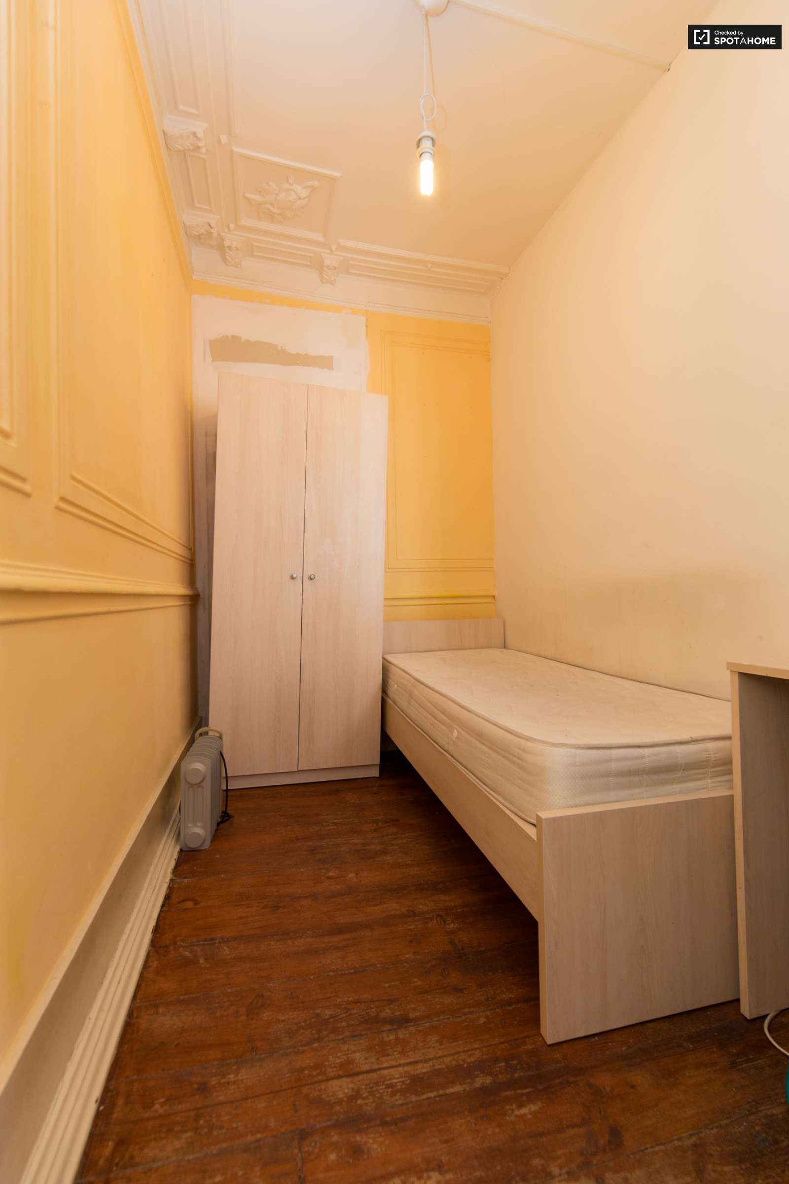 Quarto com WC privativo no centro de Lisboa, ambiente tranquilo e confortável