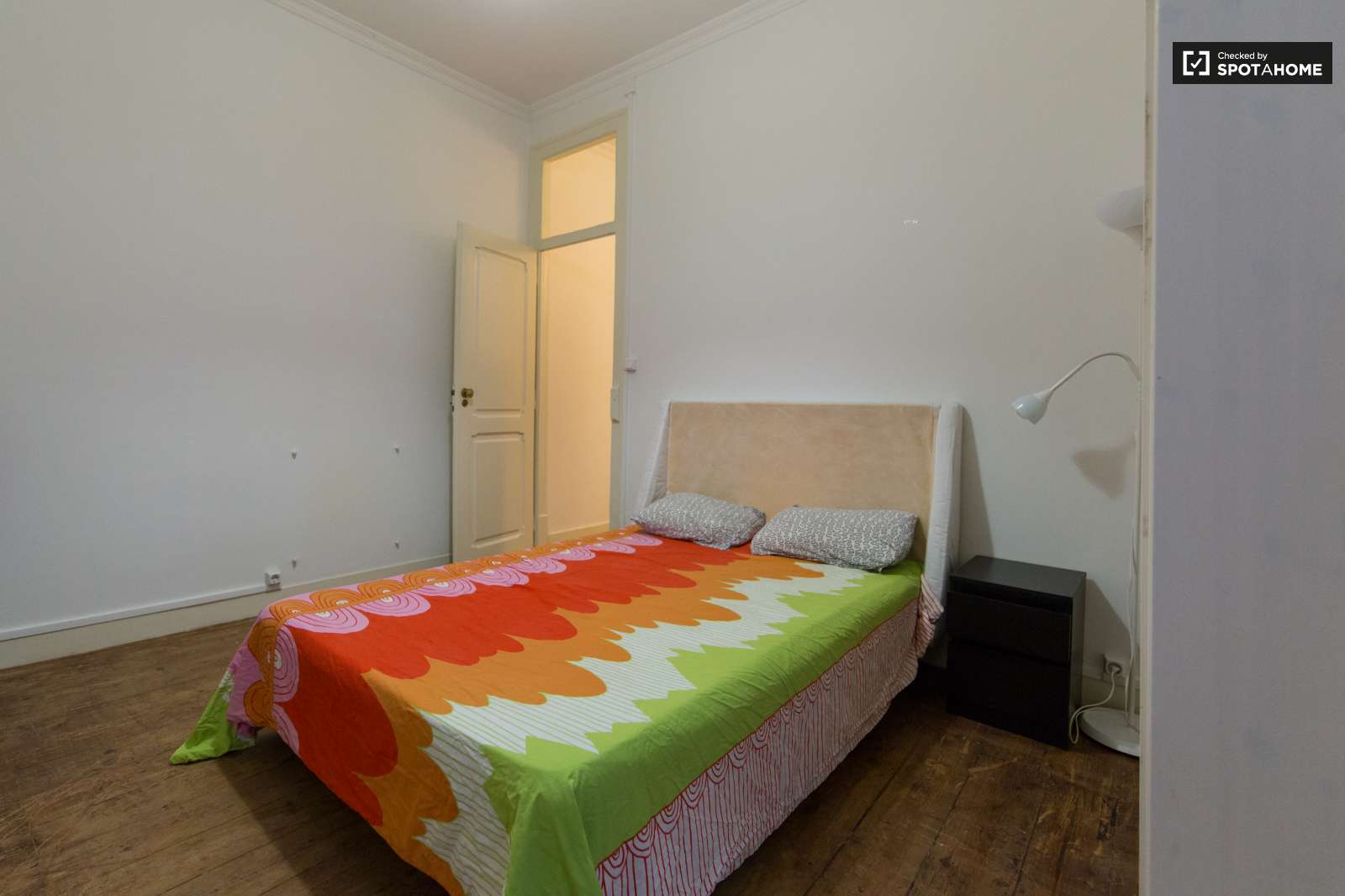 Double bed in Rooms for rent in modern 7-bedroom apartment in Avenidas Novas