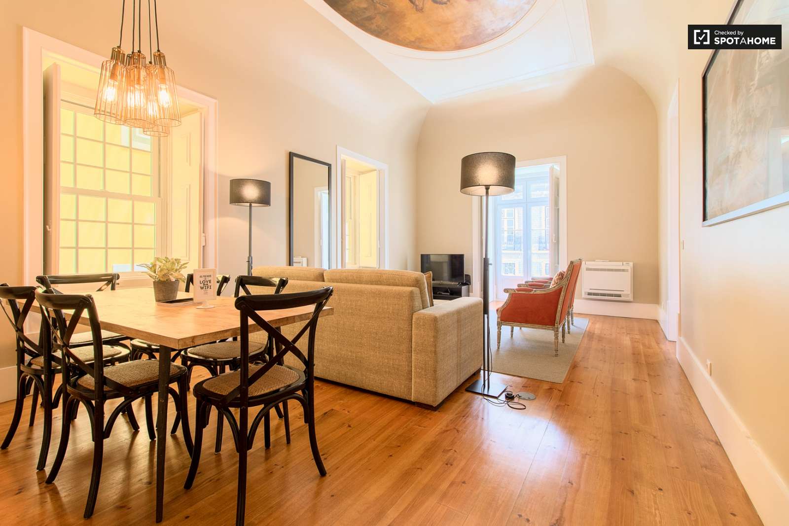 Sleek 2-bedroom apartment with balconies and AC for rent in Cais do Sodré