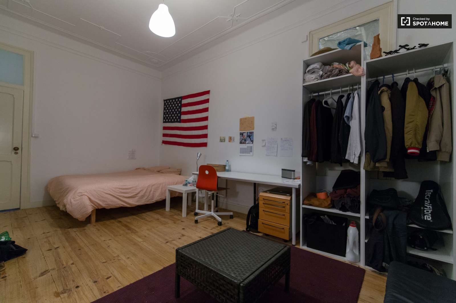 Single room with private kitchenette in a villa house