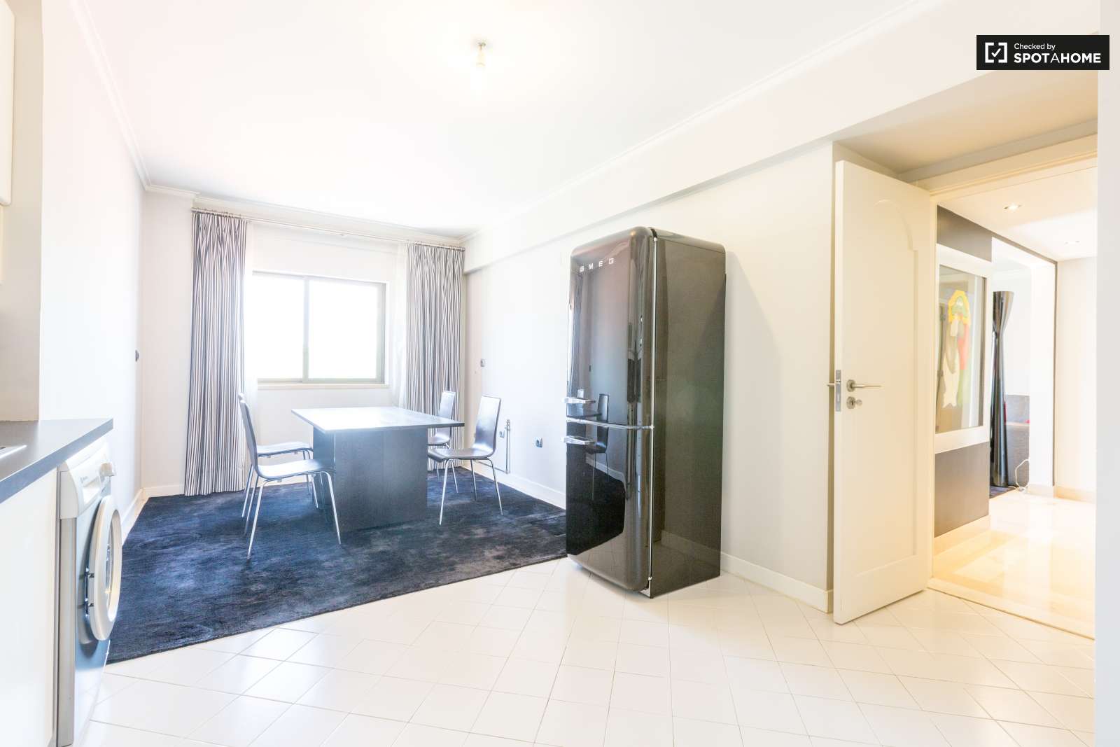 2-bedroom apartment with balcony for rent in São Domingos de Benfica