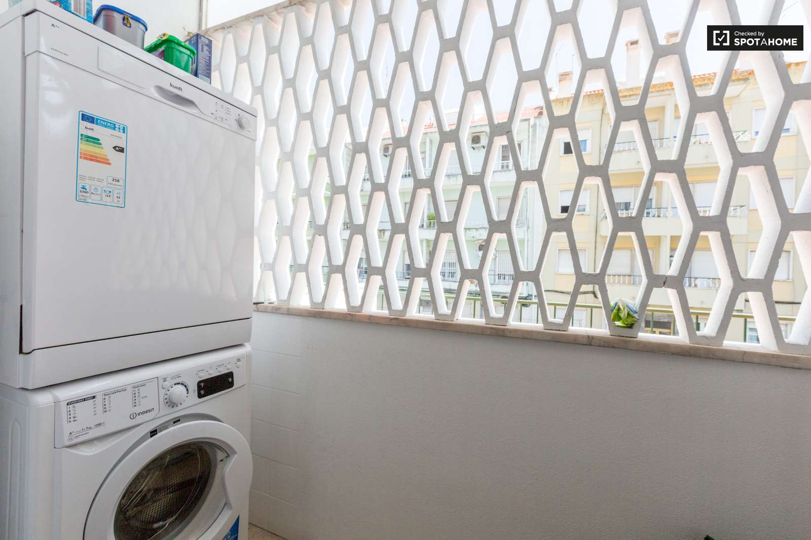 Nice room near the University NOVA (SBE) Carcavelos