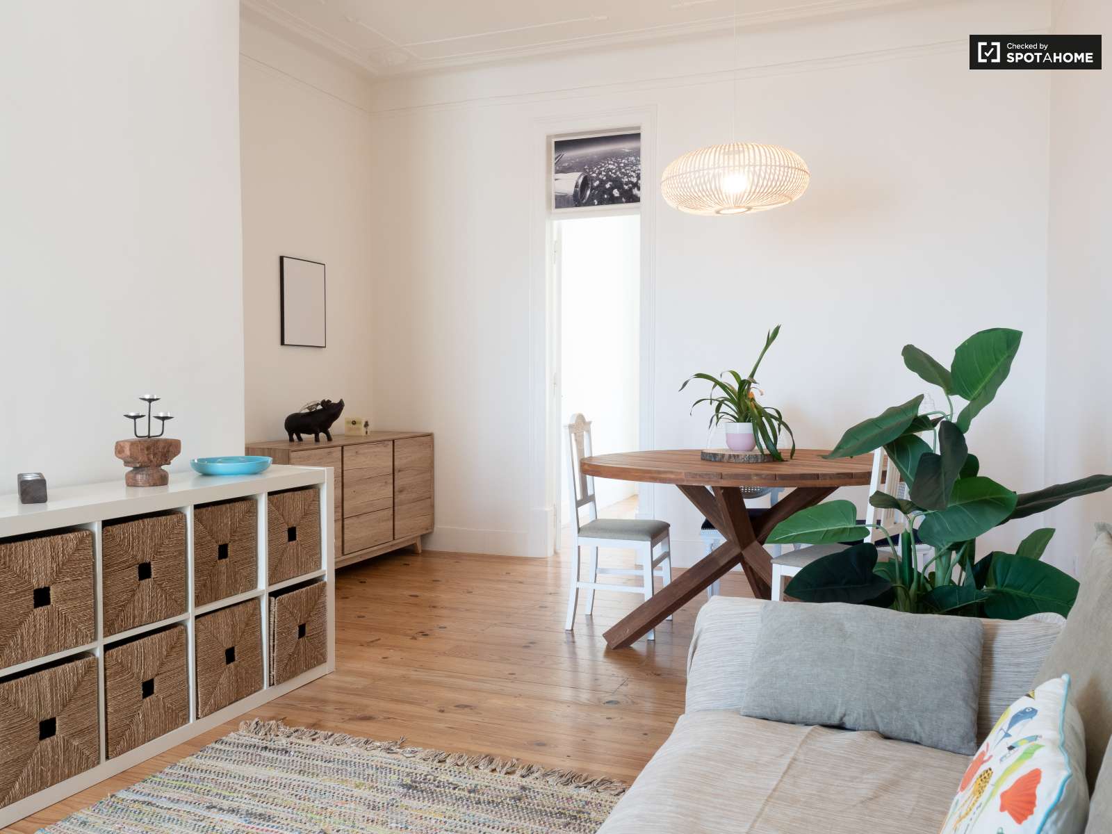 Chic 2-bedroom apartment for rent in Penha de França