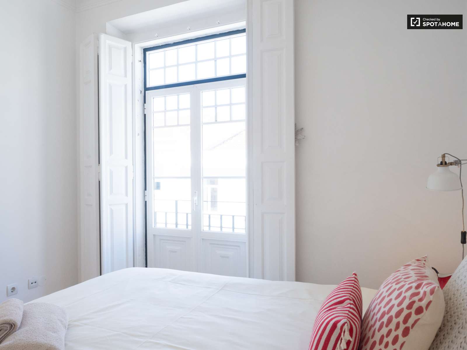 Chic 2-bedroom apartment for rent in Penha de França