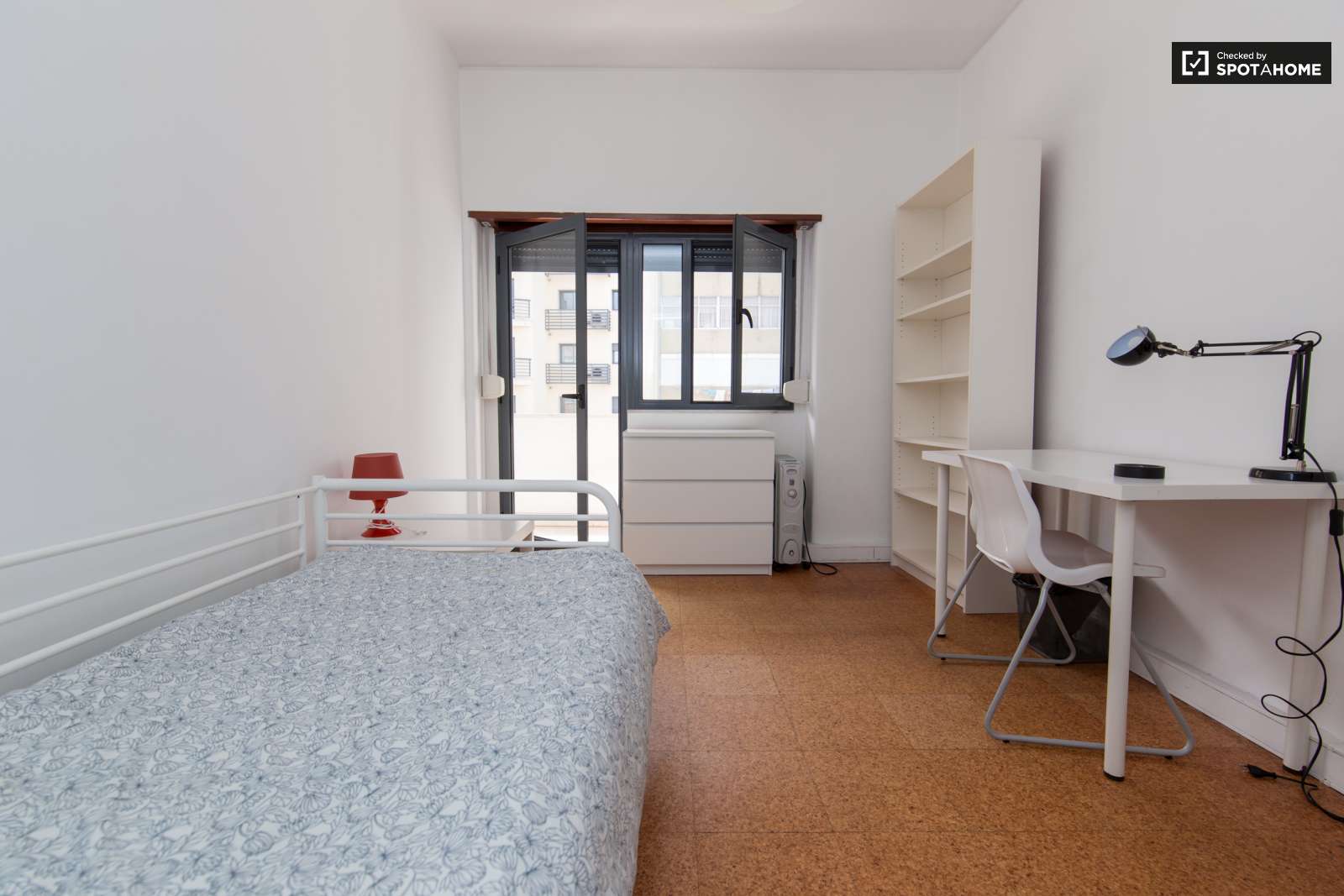 Single Bed in Furnished rooms for rent in super cool shared students residence in Avenidas Nova