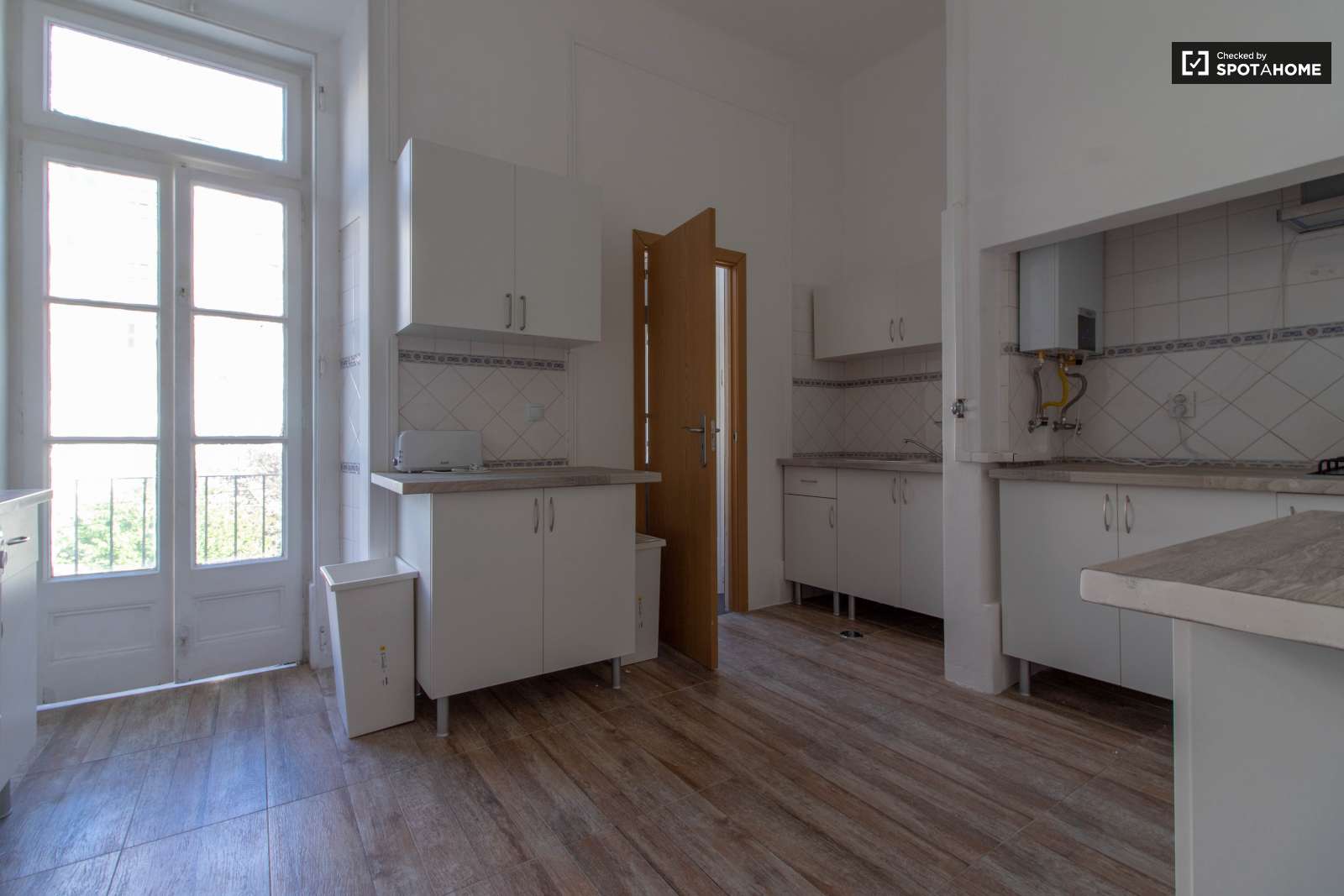 Single Bed in Rooms to rent in 8-bedroom apartment near Instituto Superior Técnico in Arroios