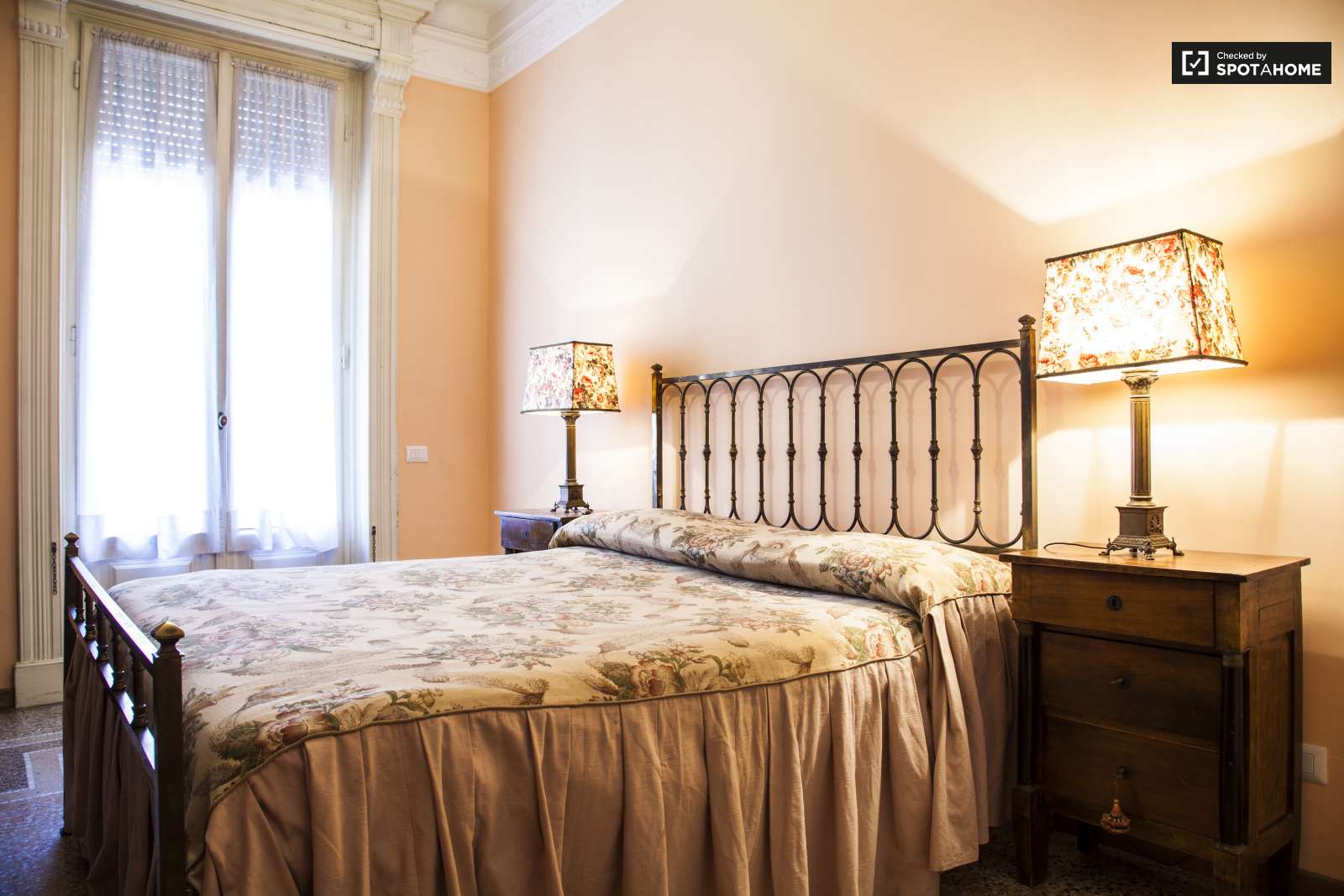 Camera con balcone in appartamento con 4 camere da letto a Trieste ... Camera con balcone in appartamento con 4 camere da letto a Trieste ...