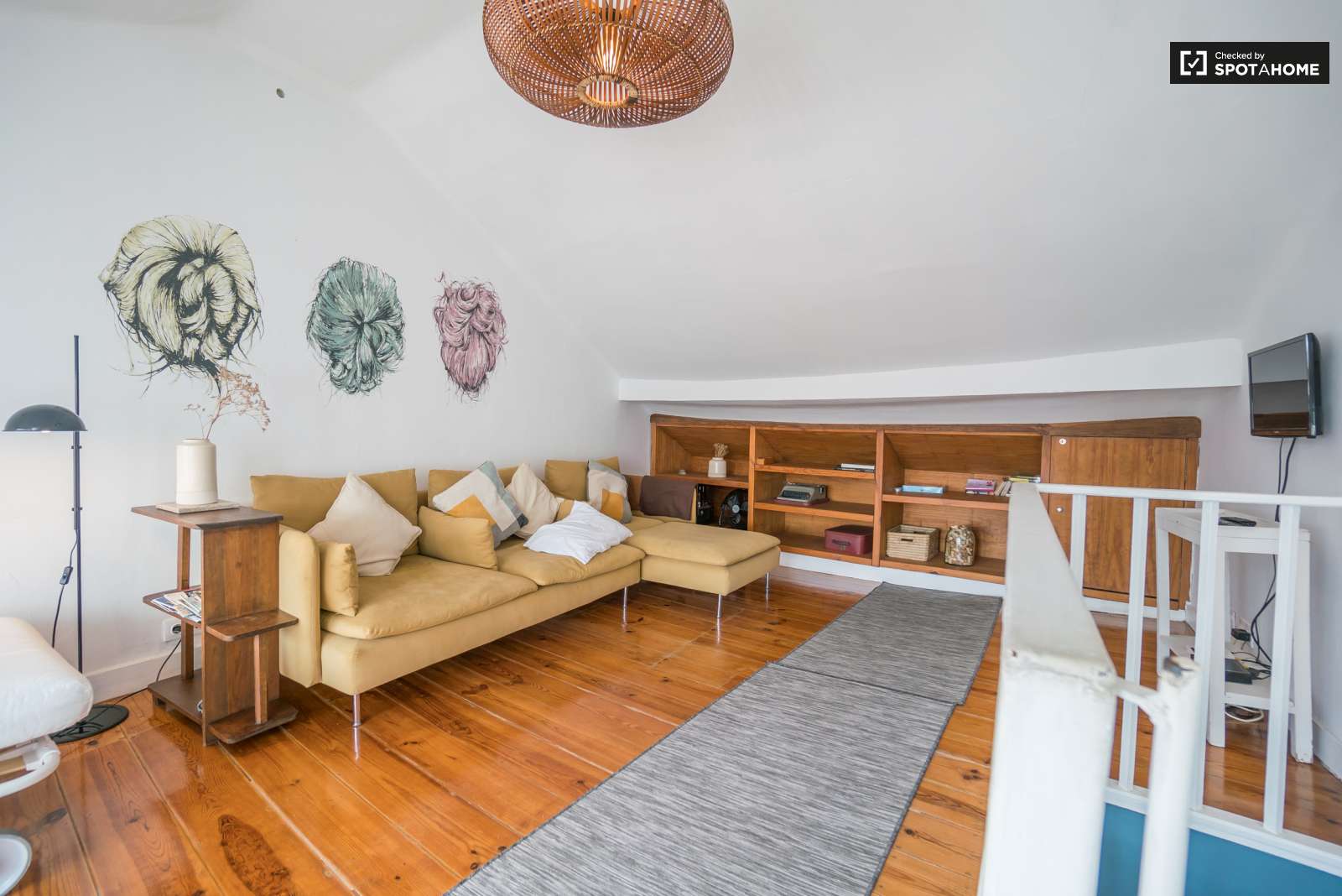 Beautiful 1-bedroom duplex apartment with terrace for rent in Santos