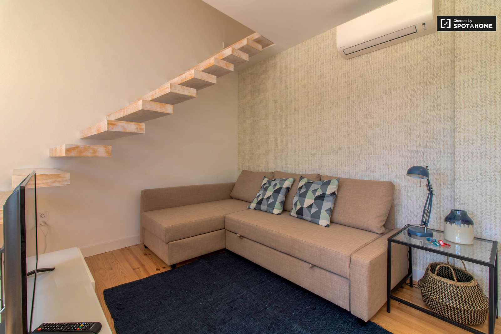 Charming 1-bedroom apartment with AC for rent in central Belém