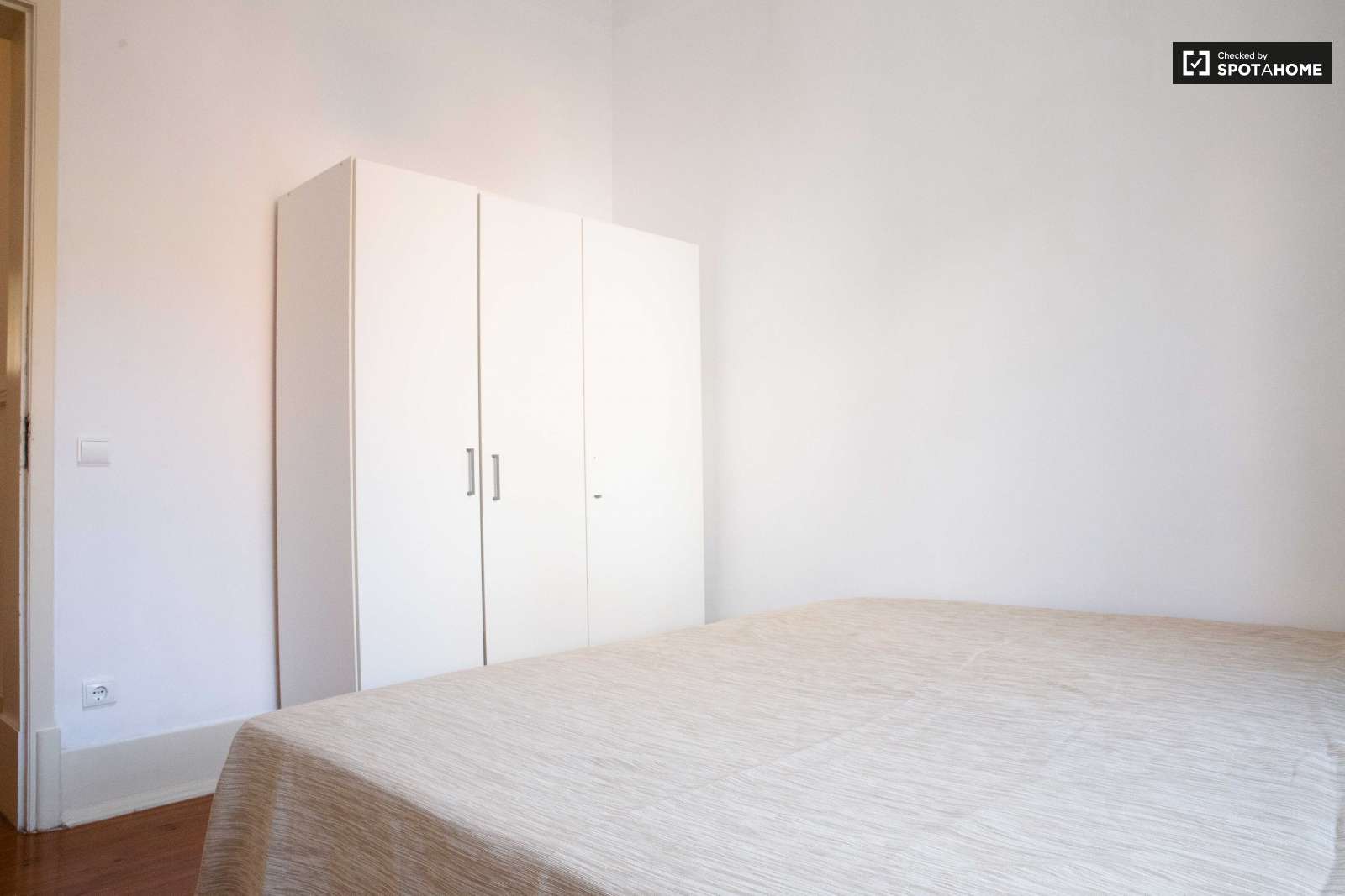 Renovated 3-bedroom apartment for rent in Graça e São Vicente