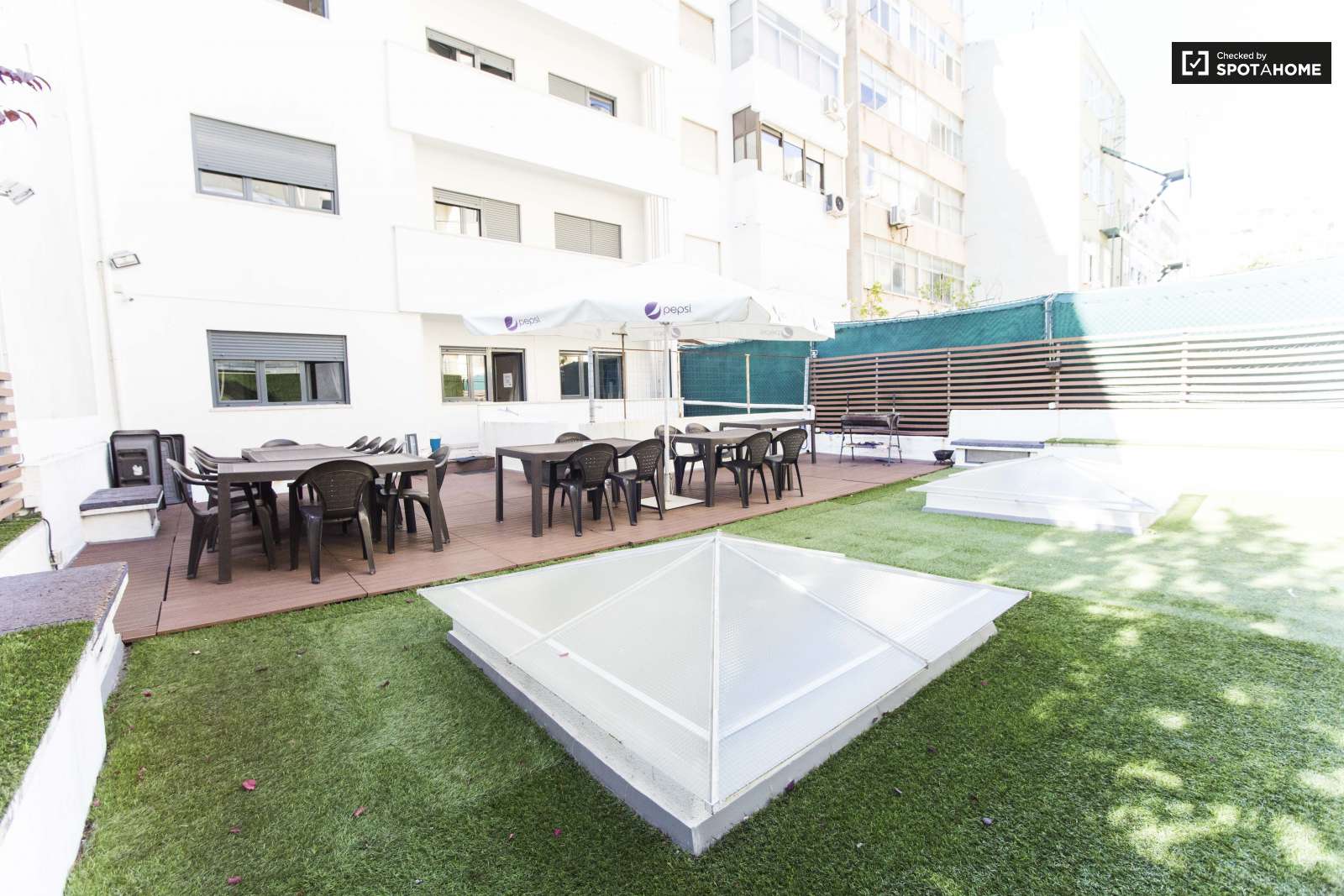 Single Bed in Furnished rooms for rent in super cool shared students residence in Avenidas Nova