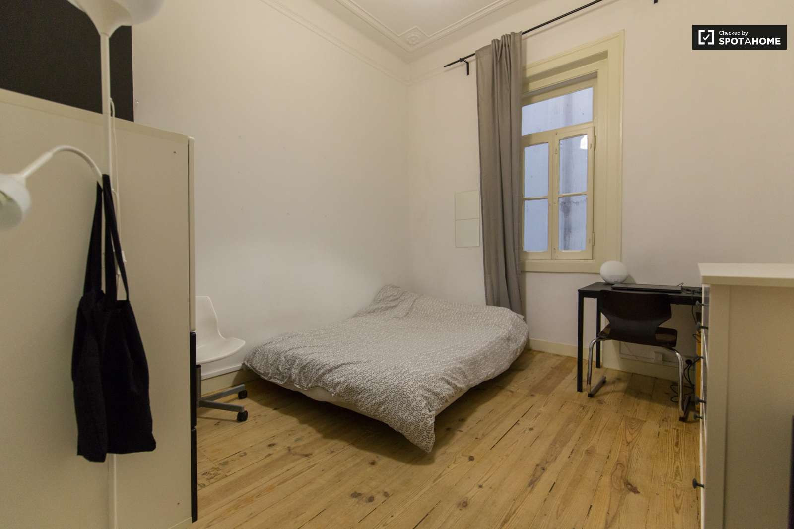 Shared Lady Bedroom For Rent In Odivelas Near Lisbon