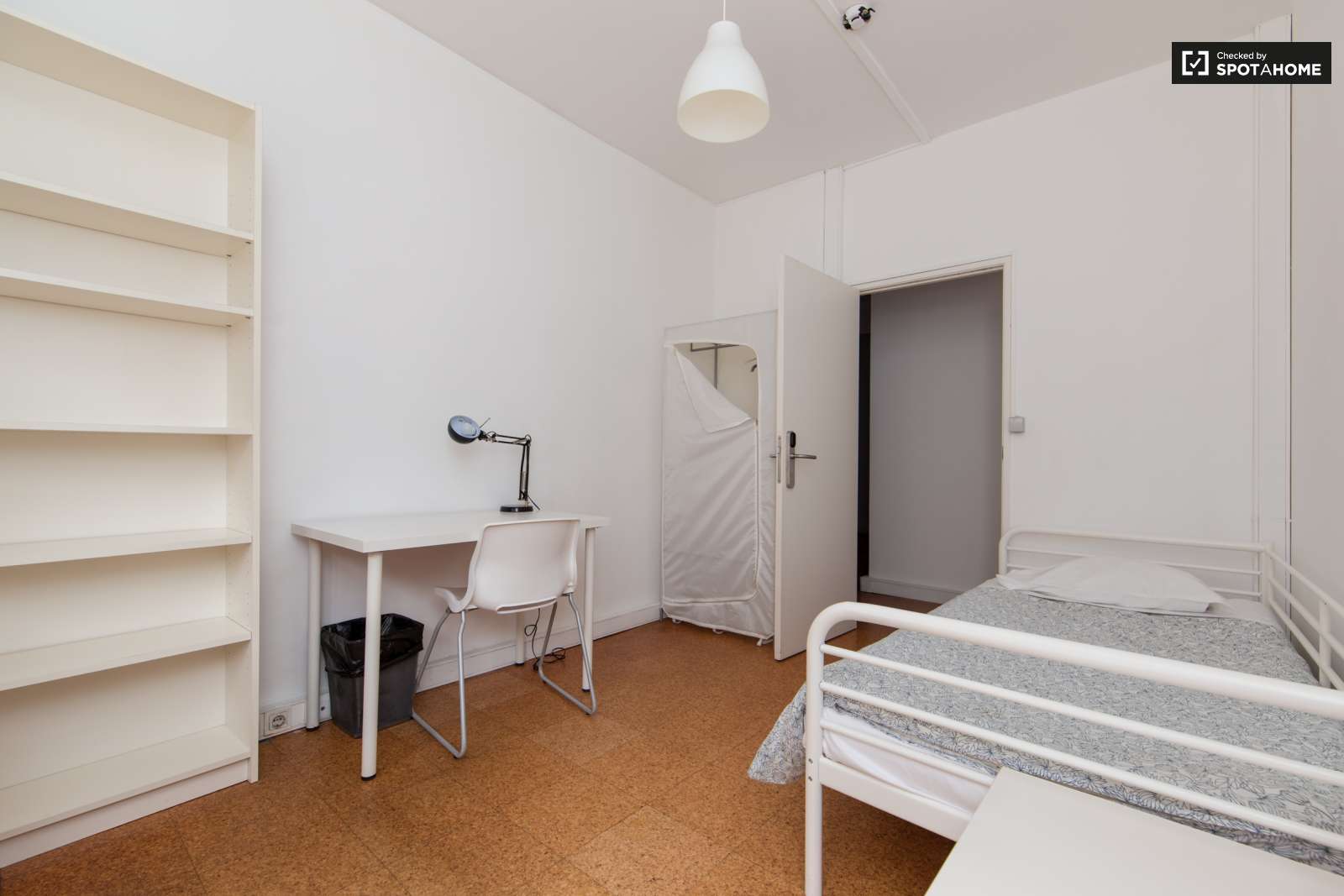 Single Bed in Furnished rooms for rent in super cool shared students residence in Avenidas Nova