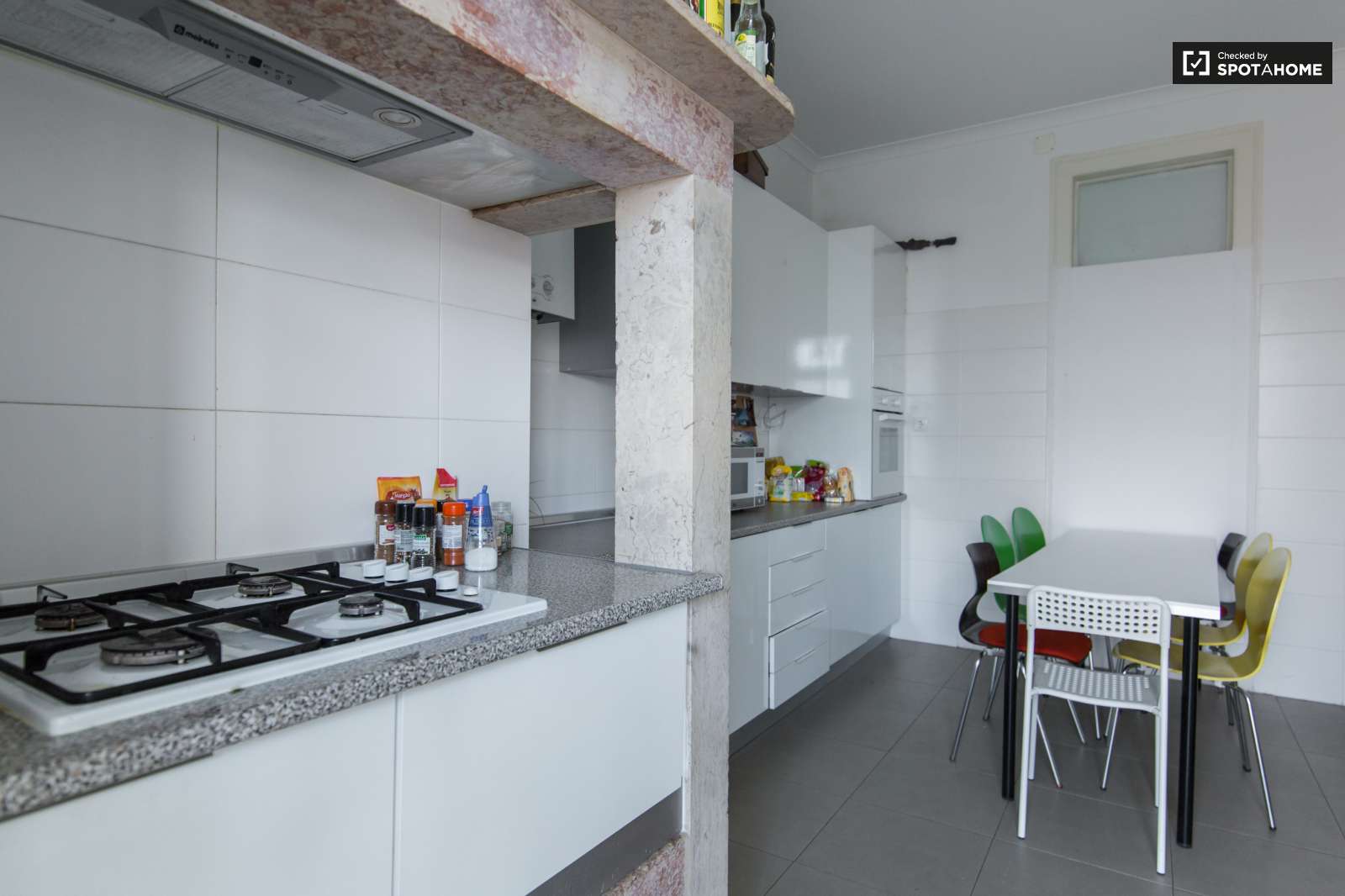 Double bed in Rooms for rent in modern 7-bedroom apartment in Avenidas Novas