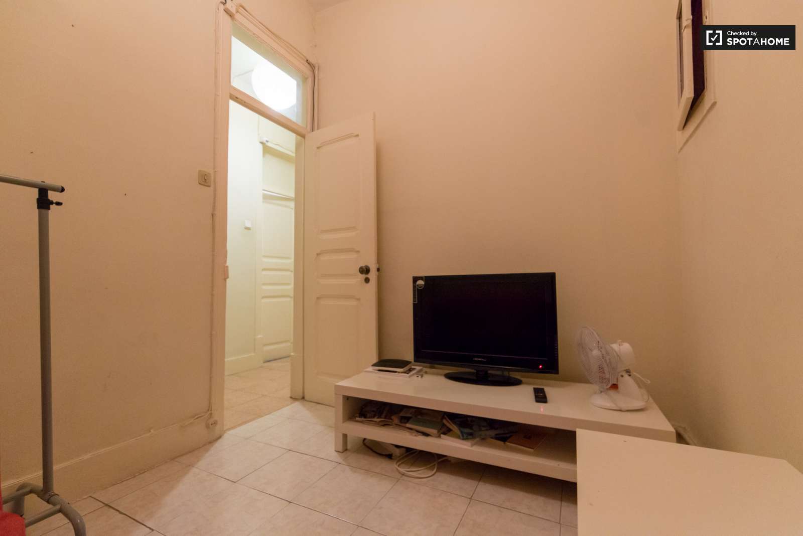 Single Bed in Modern rooms for rent in 6-bedroom apartment in Avenidas Novas