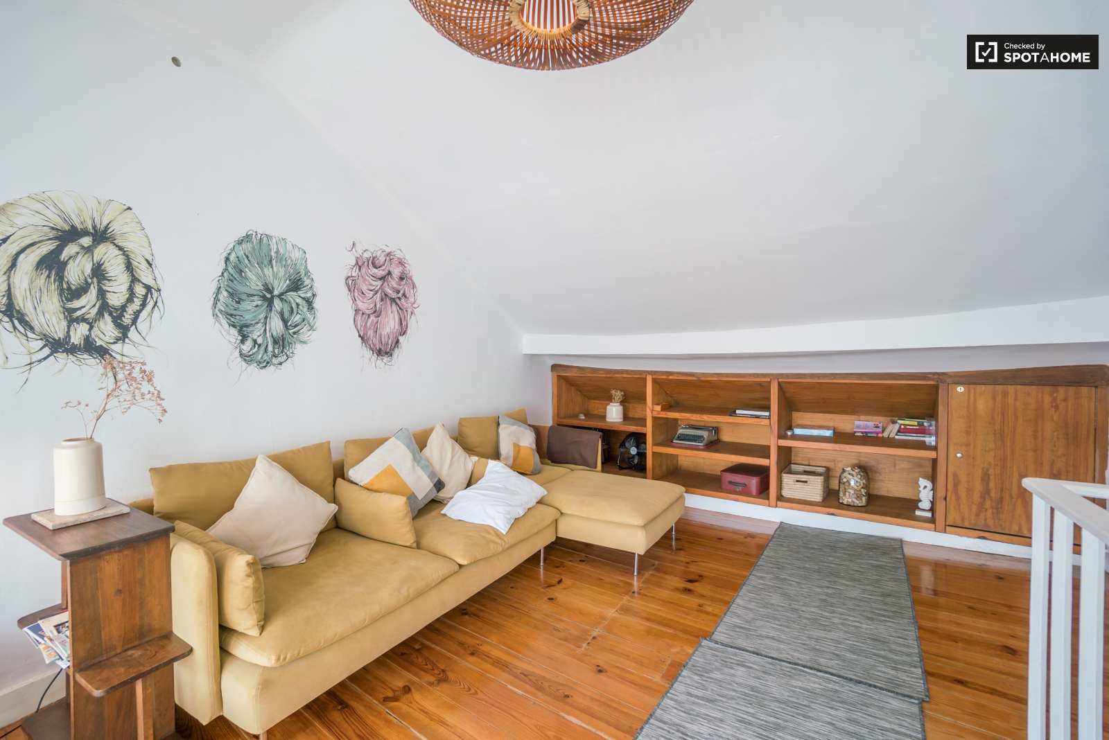 Beautiful 1-bedroom duplex apartment with terrace for rent in Santos