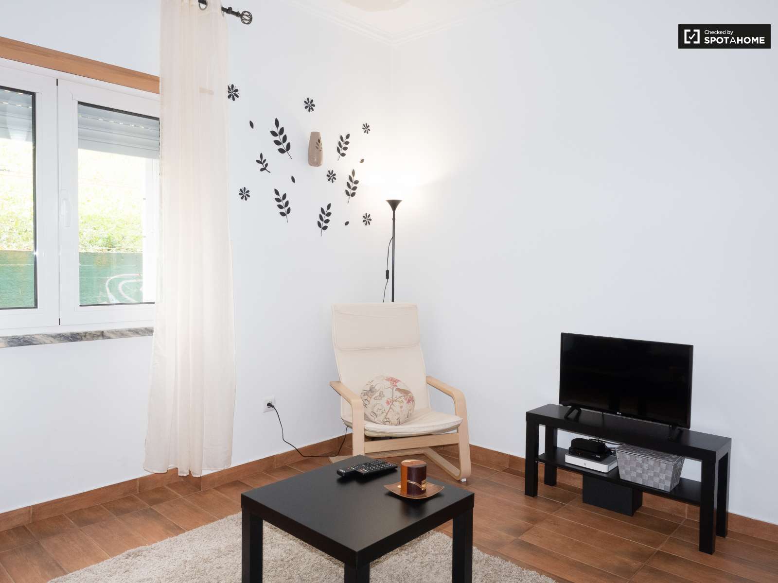 Stylish 1-bedroom apartment for rent in Lumiar