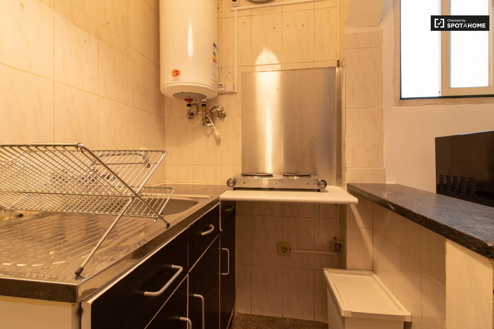 Classic 1-bedroom apartment for rent in lively Bairro Alto