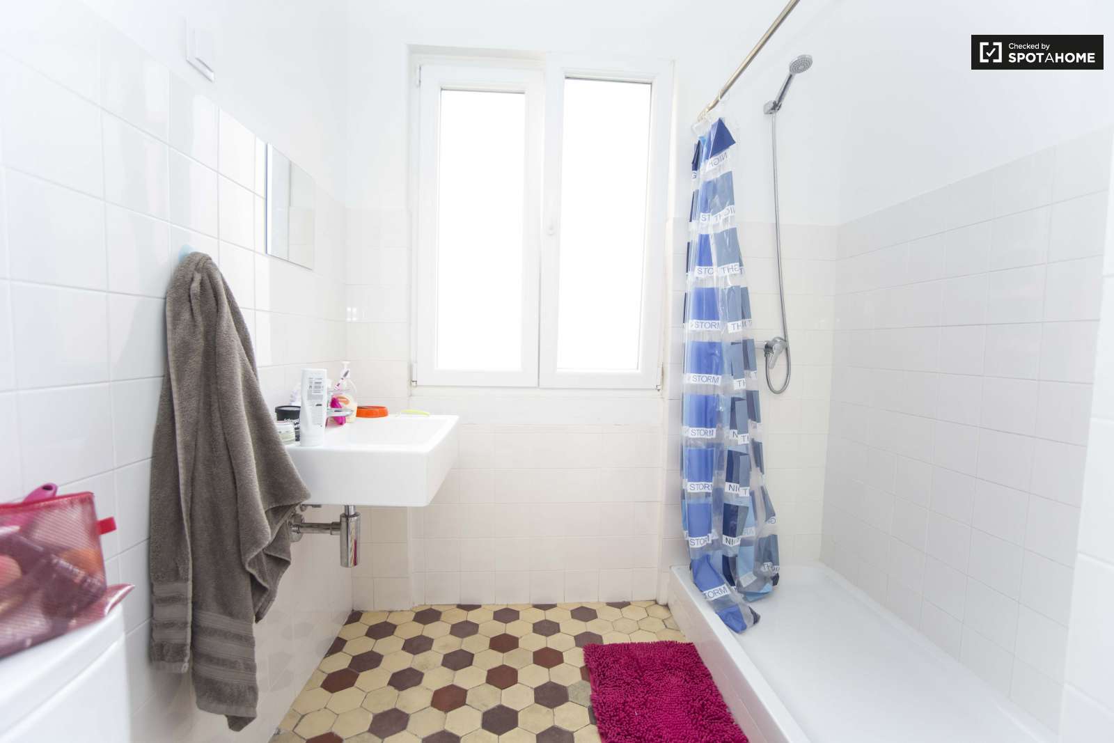 SINGLE ROOM NEXT LARANJEIRO METRO, ALMADA, LISBON