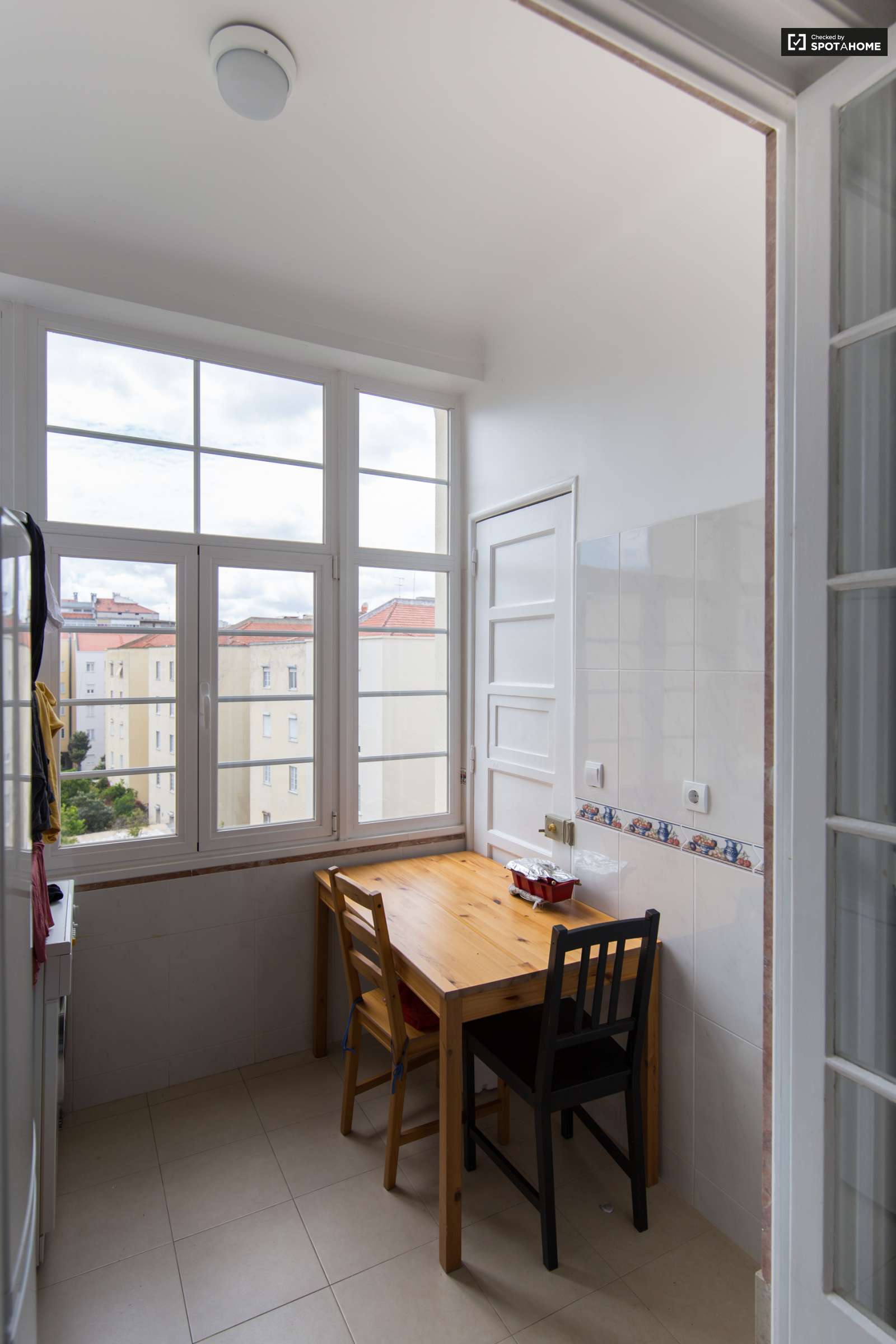 Apartamento com 2 quartos perto de Santa Apolónia